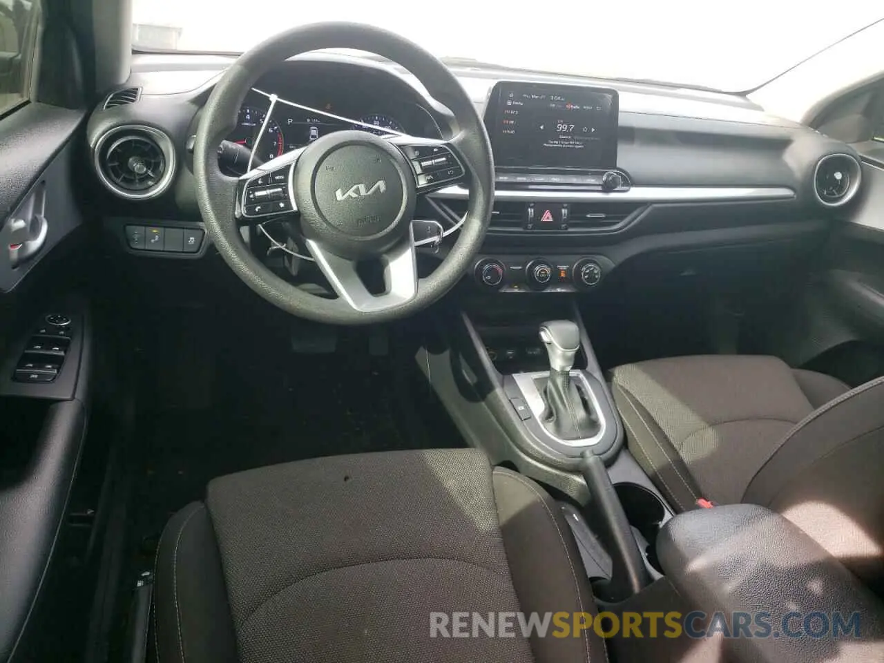 8 fotografías del automóvil dañado 3KPF24ADXPE544195 KIA FORTE 2023