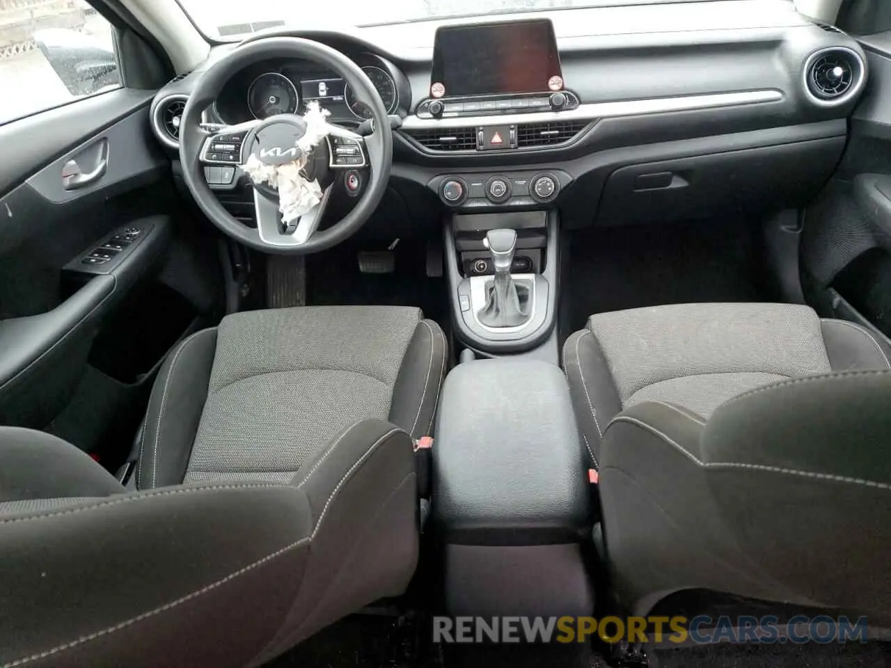 8 fotografías del automóvil dañado 3KPF24ADXPE574944 KIA FORTE 2023