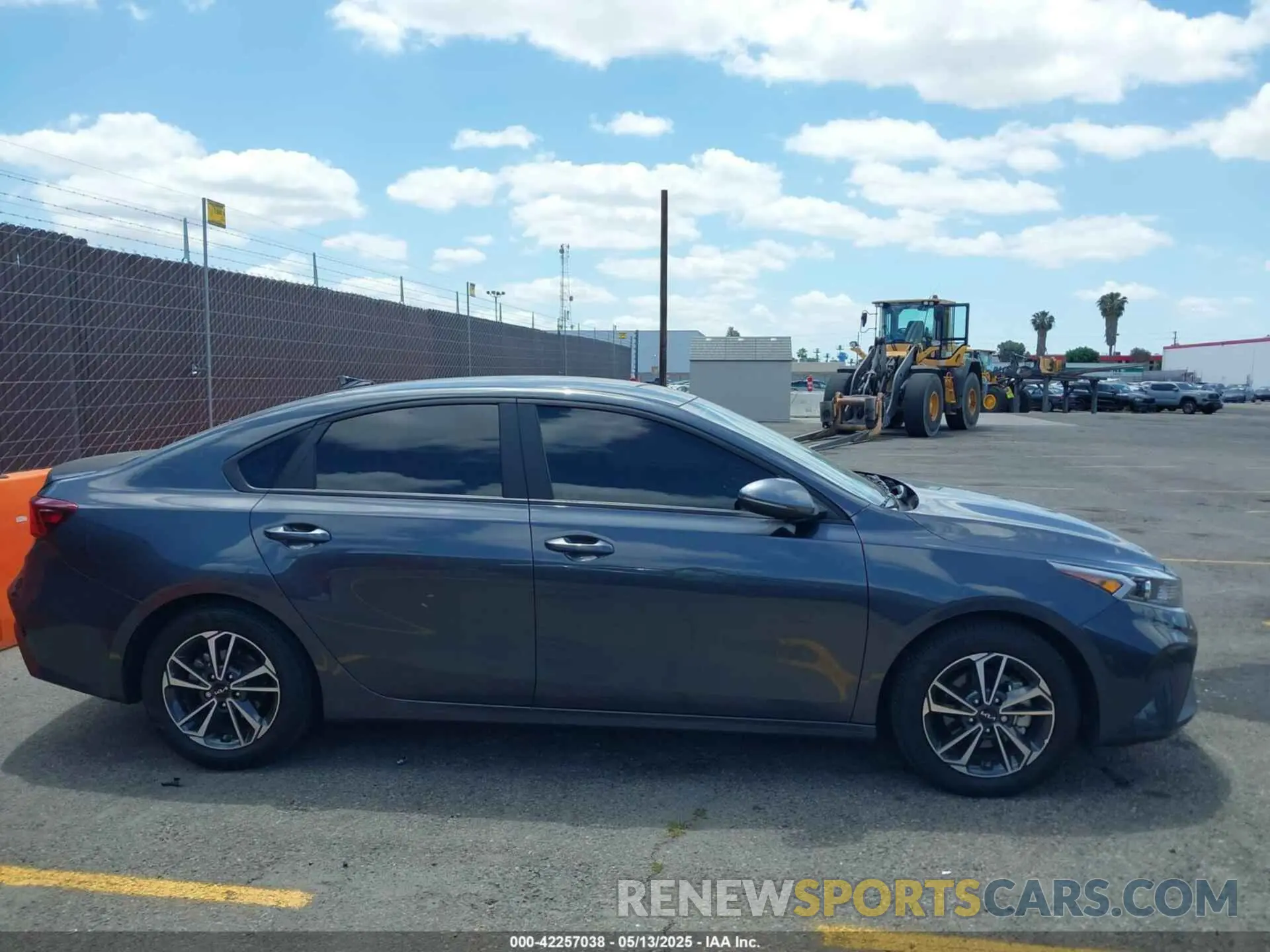 13 fotografías del automóvil dañado 3KPF24ADXPE608509 KIA FORTE 2023