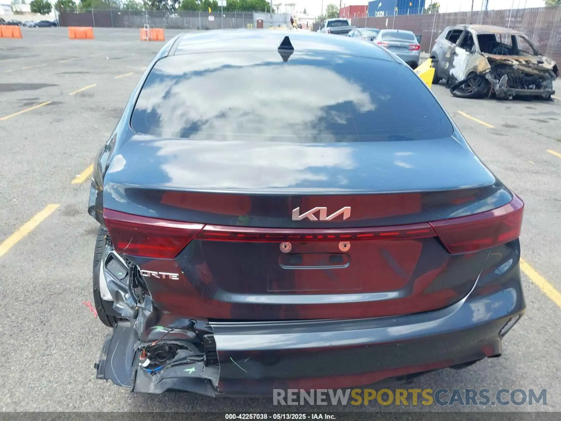 16 fotografías del automóvil dañado 3KPF24ADXPE608509 KIA FORTE 2023