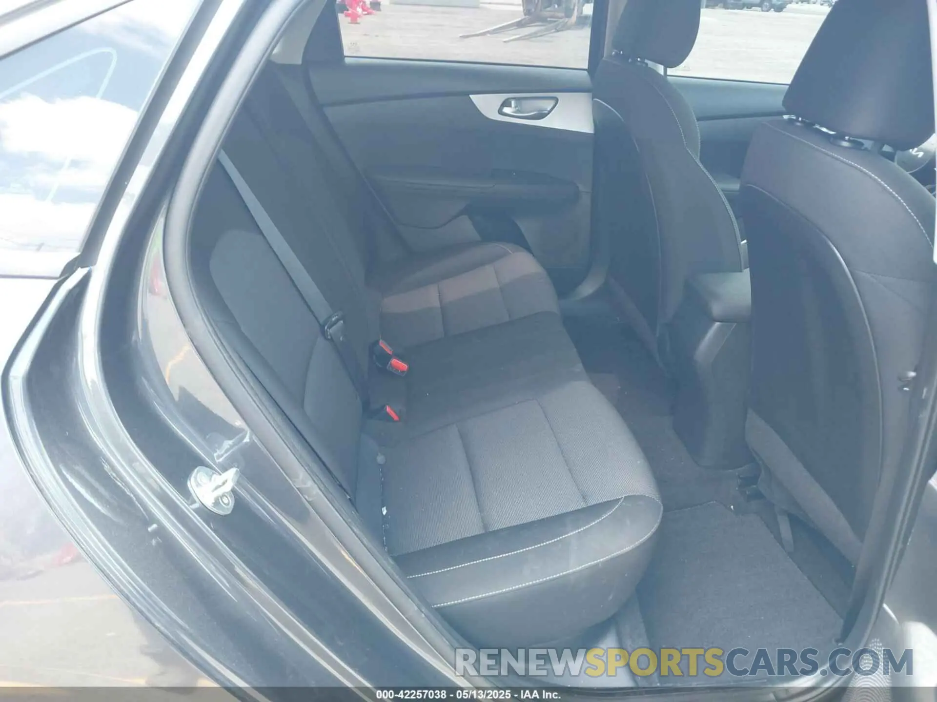 8 fotografías del automóvil dañado 3KPF24ADXPE608509 KIA FORTE 2023