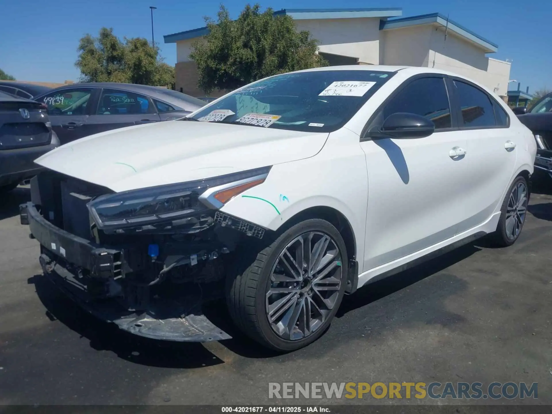 2 fotografías del automóvil dañado 3KPF44AC2PE646821 KIA FORTE 2023