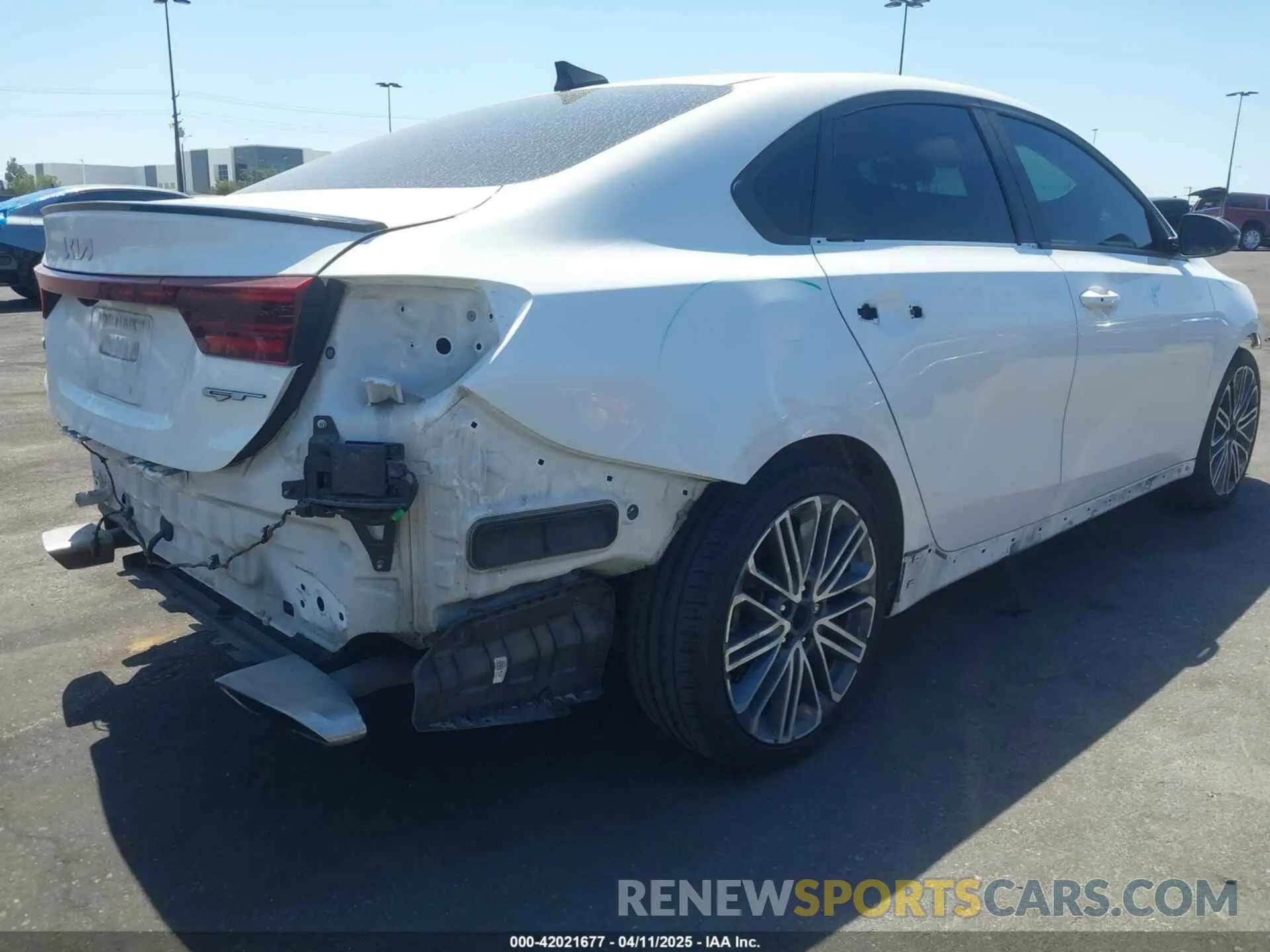4 fotografías del automóvil dañado 3KPF44AC2PE646821 KIA FORTE 2023