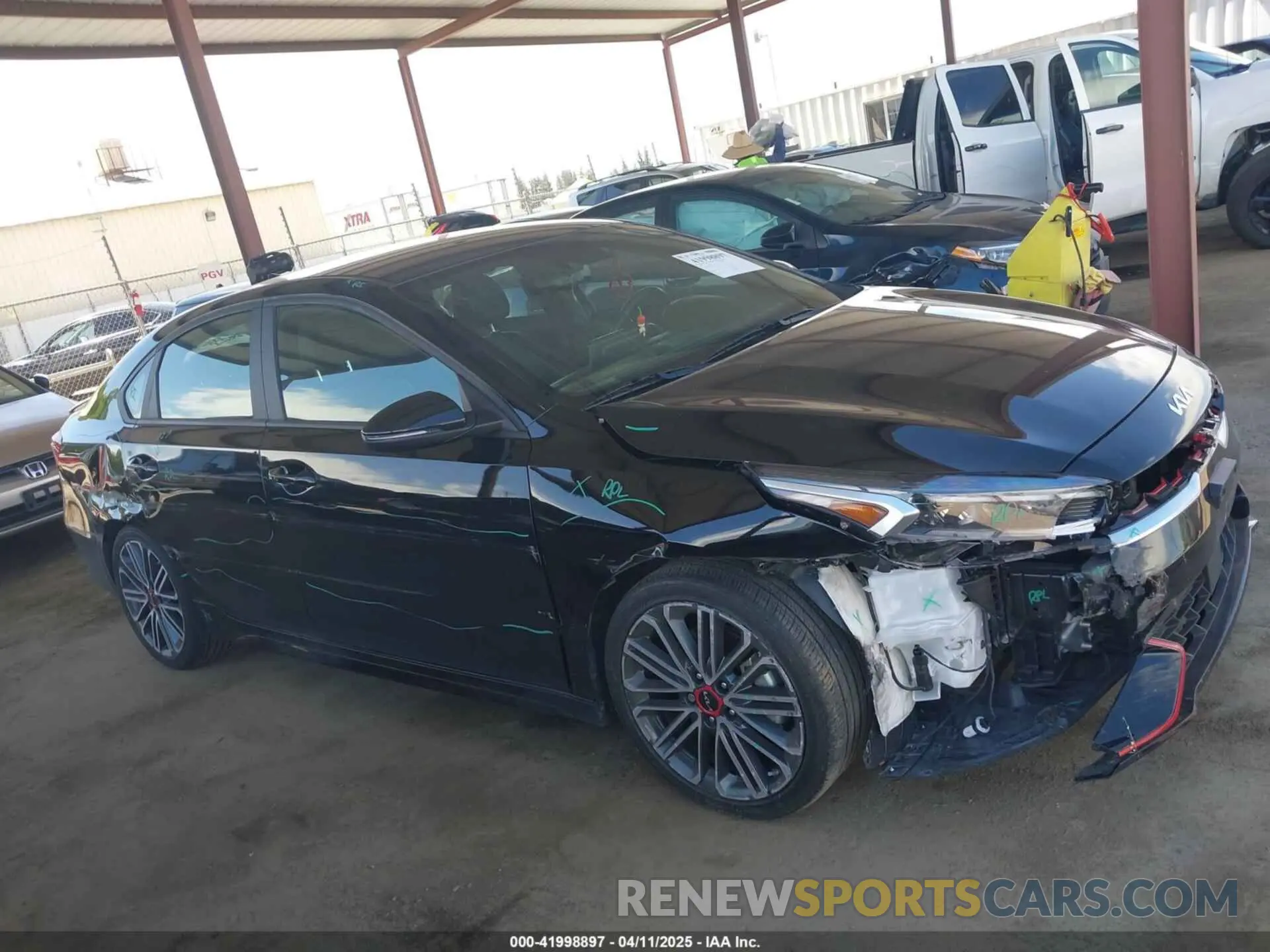13 fotografías del automóvil dañado 3KPF44AC6PE621002 KIA FORTE 2023