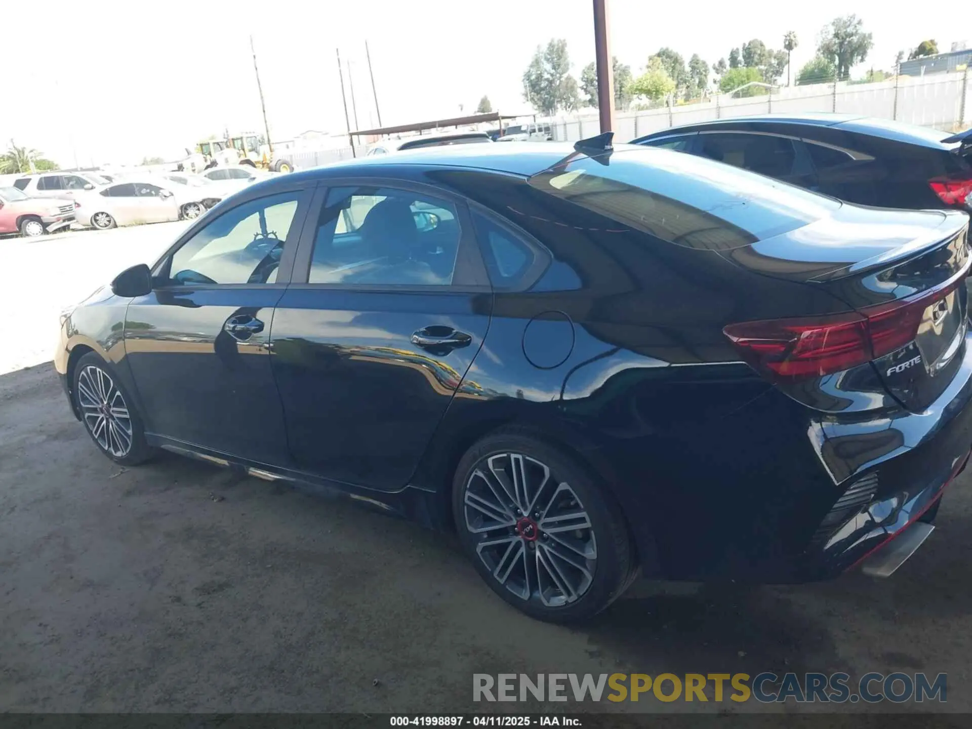 14 fotografías del automóvil dañado 3KPF44AC6PE621002 KIA FORTE 2023
