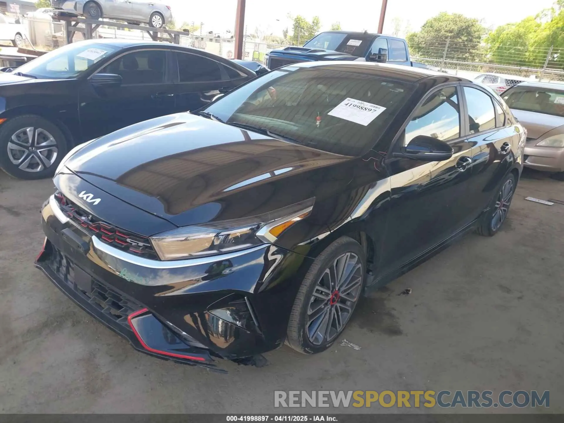 2 fotografías del automóvil dañado 3KPF44AC6PE621002 KIA FORTE 2023