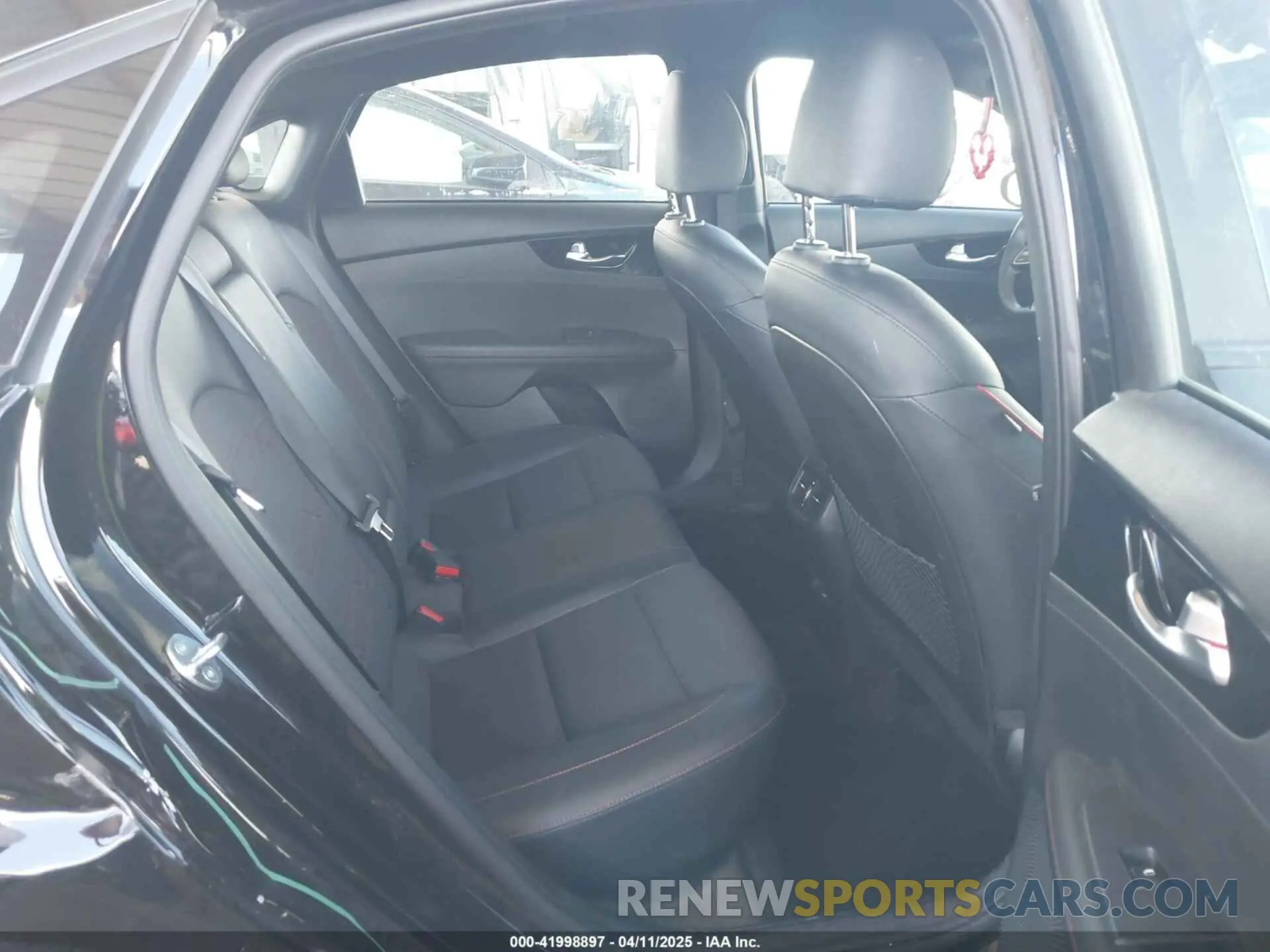 8 fotografías del automóvil dañado 3KPF44AC6PE621002 KIA FORTE 2023
