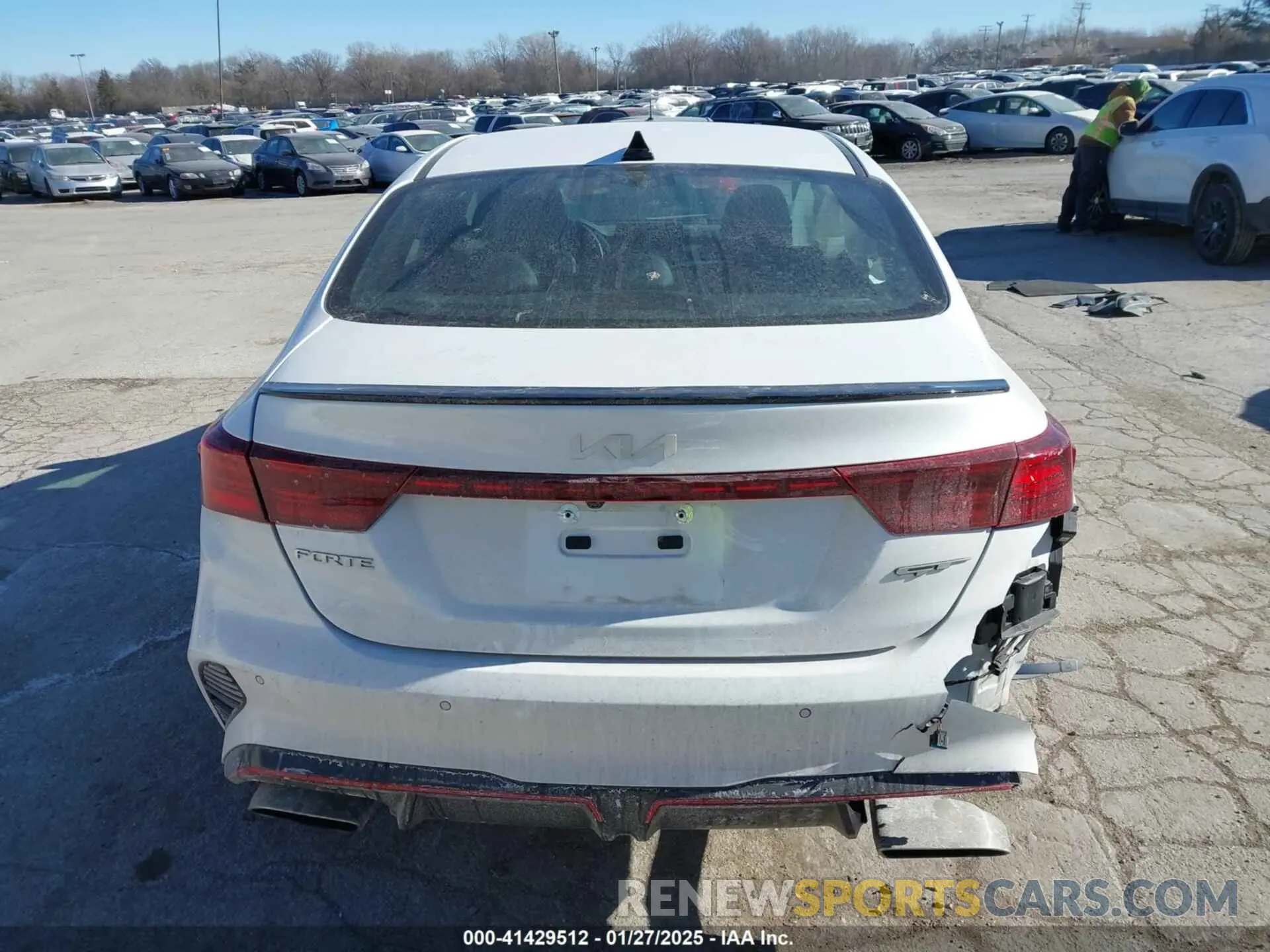 16 fotografías del automóvil dañado 3KPF44AC6PE680552 KIA FORTE 2023