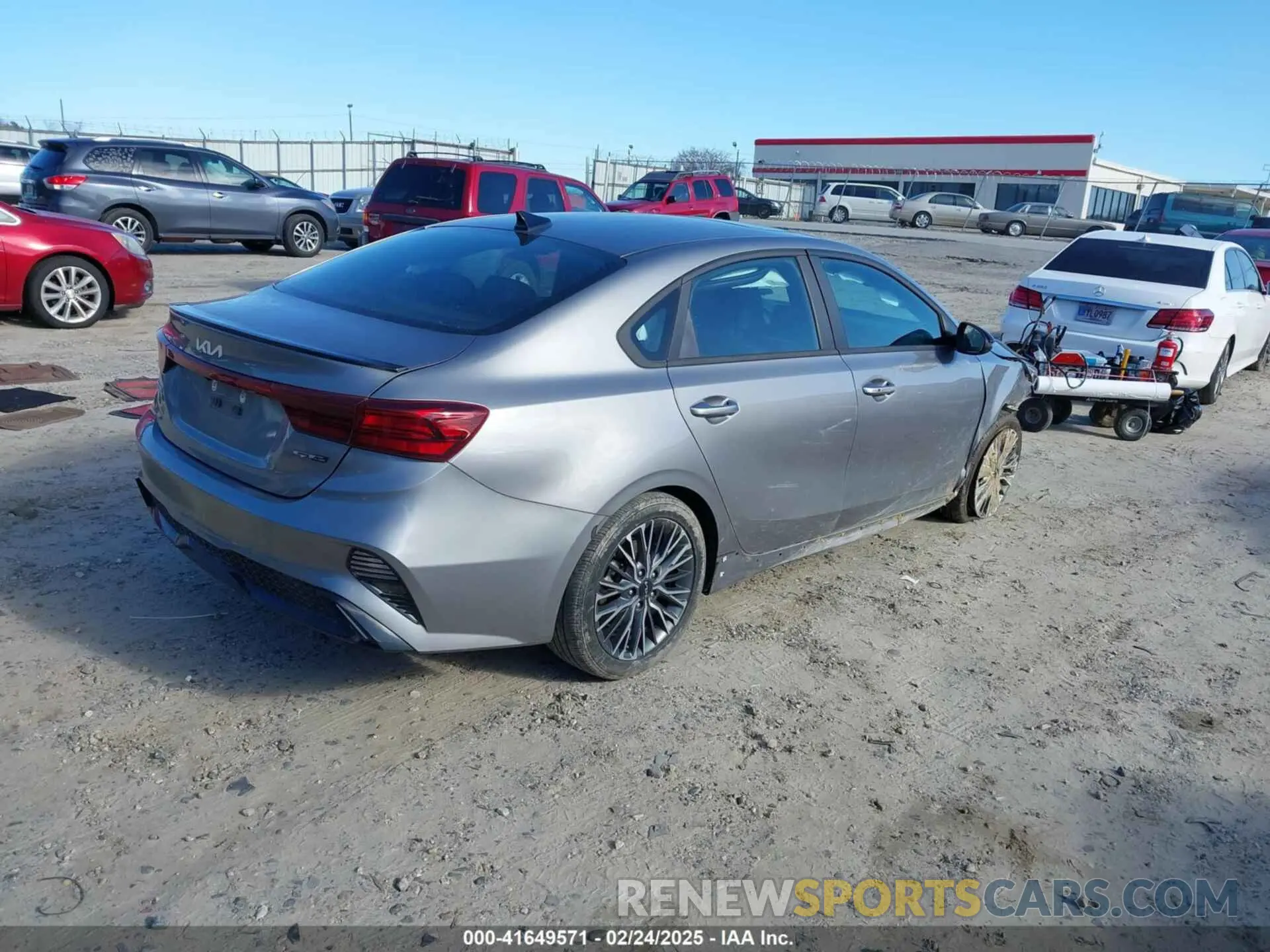 4 fotografías del automóvil dañado 3KPF54AD0PE556878 KIA FORTE 2023