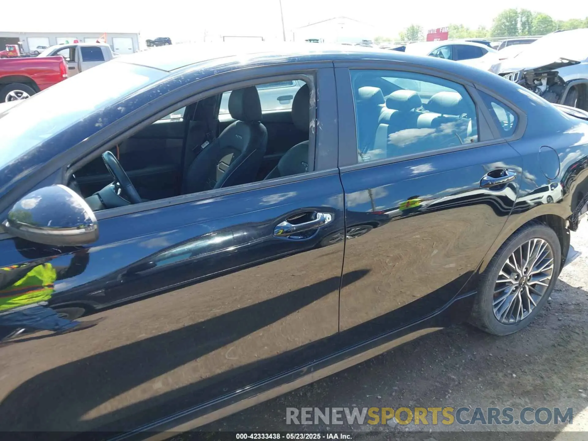 14 fotografías del automóvil dañado 3KPF54AD1PE558395 KIA FORTE 2023