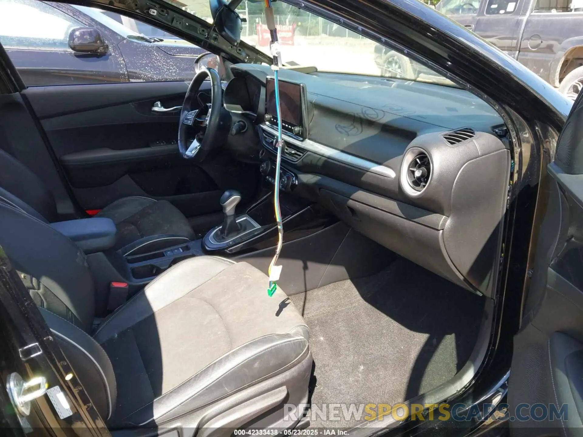 5 fotografías del automóvil dañado 3KPF54AD1PE558395 KIA FORTE 2023