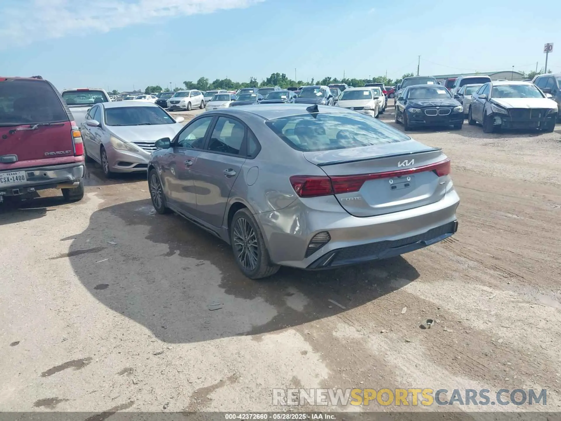 3 fotografías del automóvil dañado 3KPF54AD1PE580011 KIA FORTE 2023