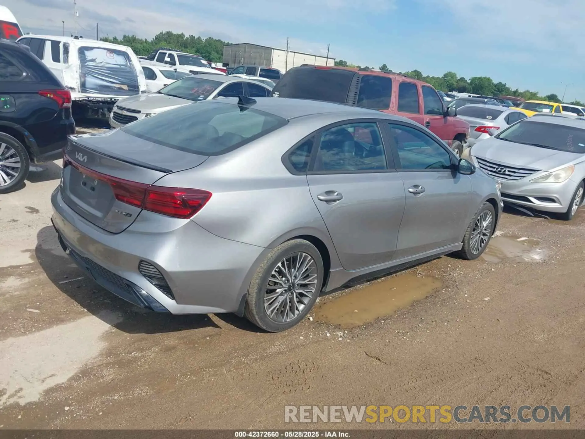 4 fotografías del automóvil dañado 3KPF54AD1PE580011 KIA FORTE 2023