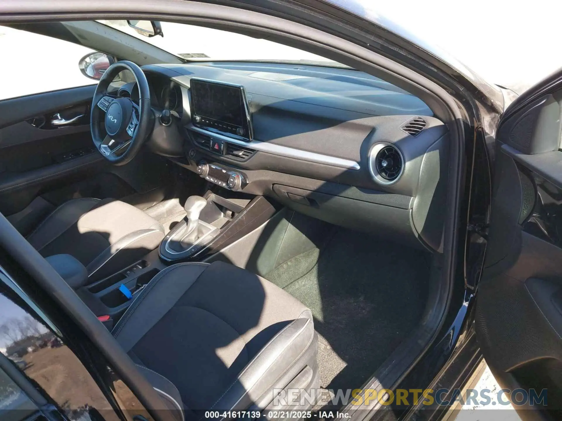 5 fotografías del automóvil dañado 3KPF54AD2PE533568 KIA FORTE 2023