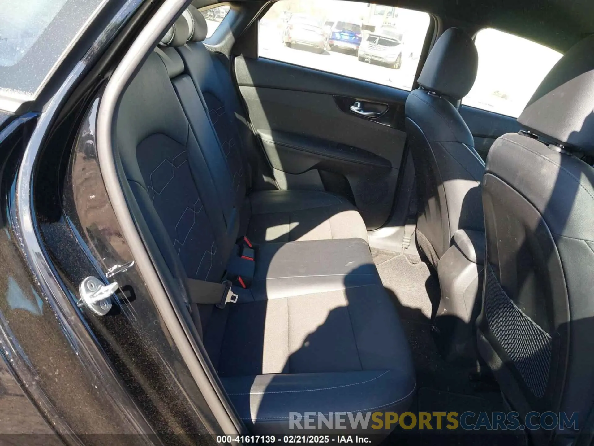 8 fotografías del automóvil dañado 3KPF54AD2PE533568 KIA FORTE 2023