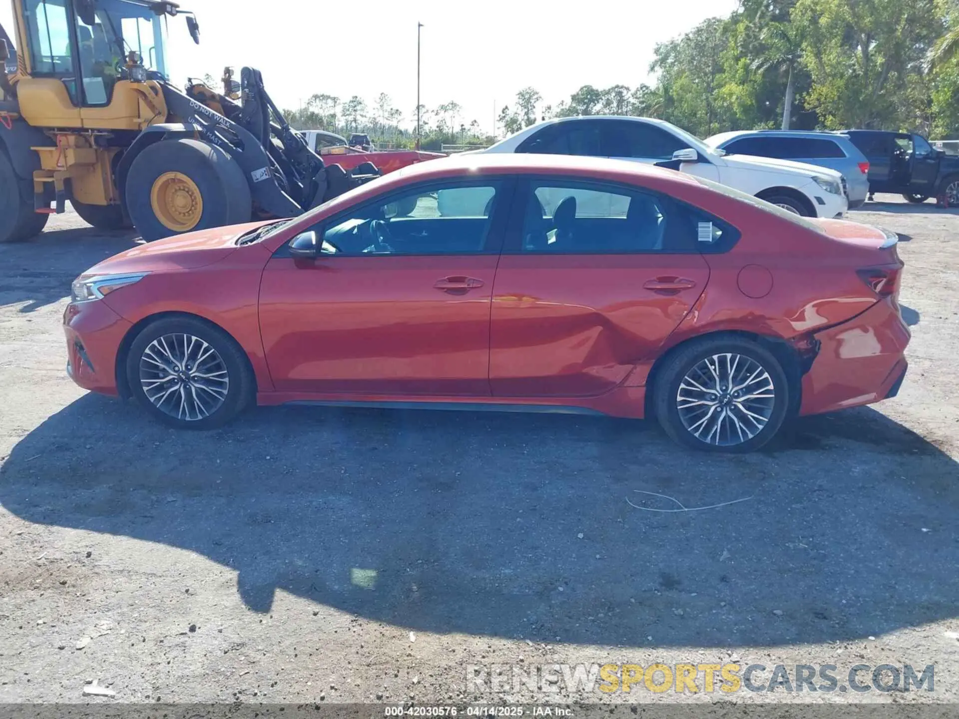 14 fotografías del automóvil dañado 3KPF54AD2PE567445 KIA FORTE 2023
