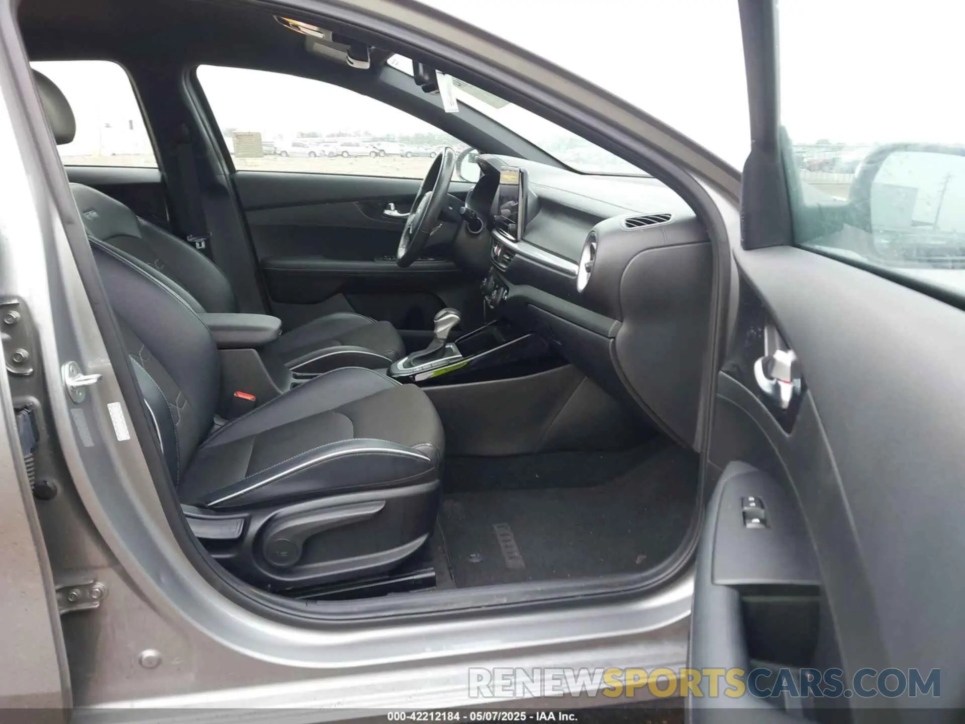 5 fotografías del automóvil dañado 3KPF54AD2PE587940 KIA FORTE 2023