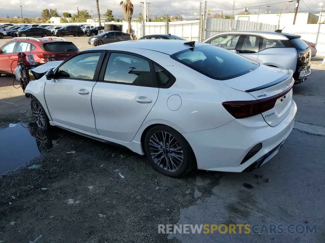 2 fotografías del automóvil dañado 3KPF54AD3PE575425 KIA FORTE 2023