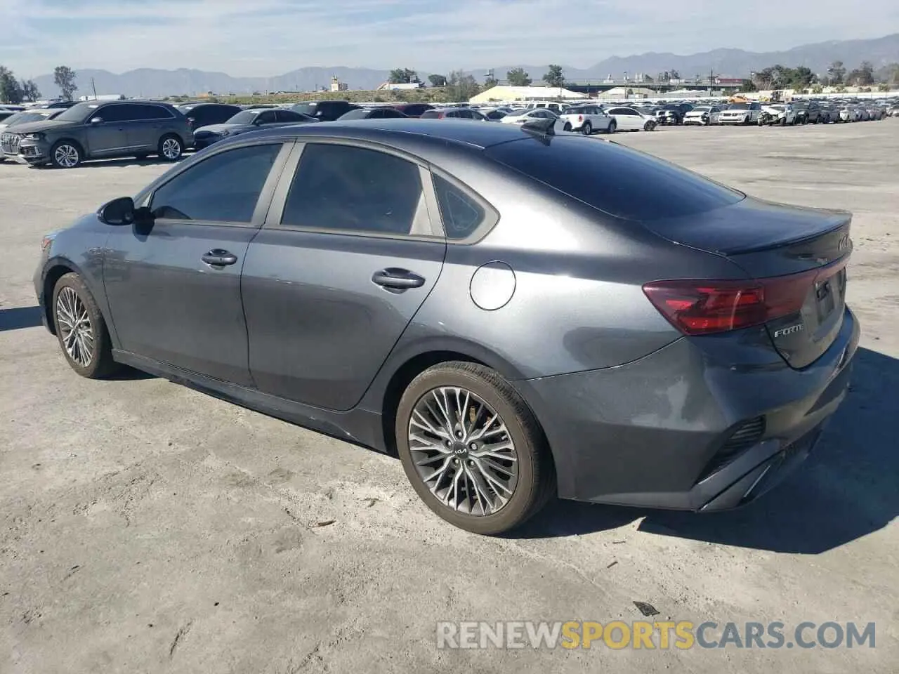 2 fotografías del automóvil dañado 3KPF54AD3PE596551 KIA FORTE 2023