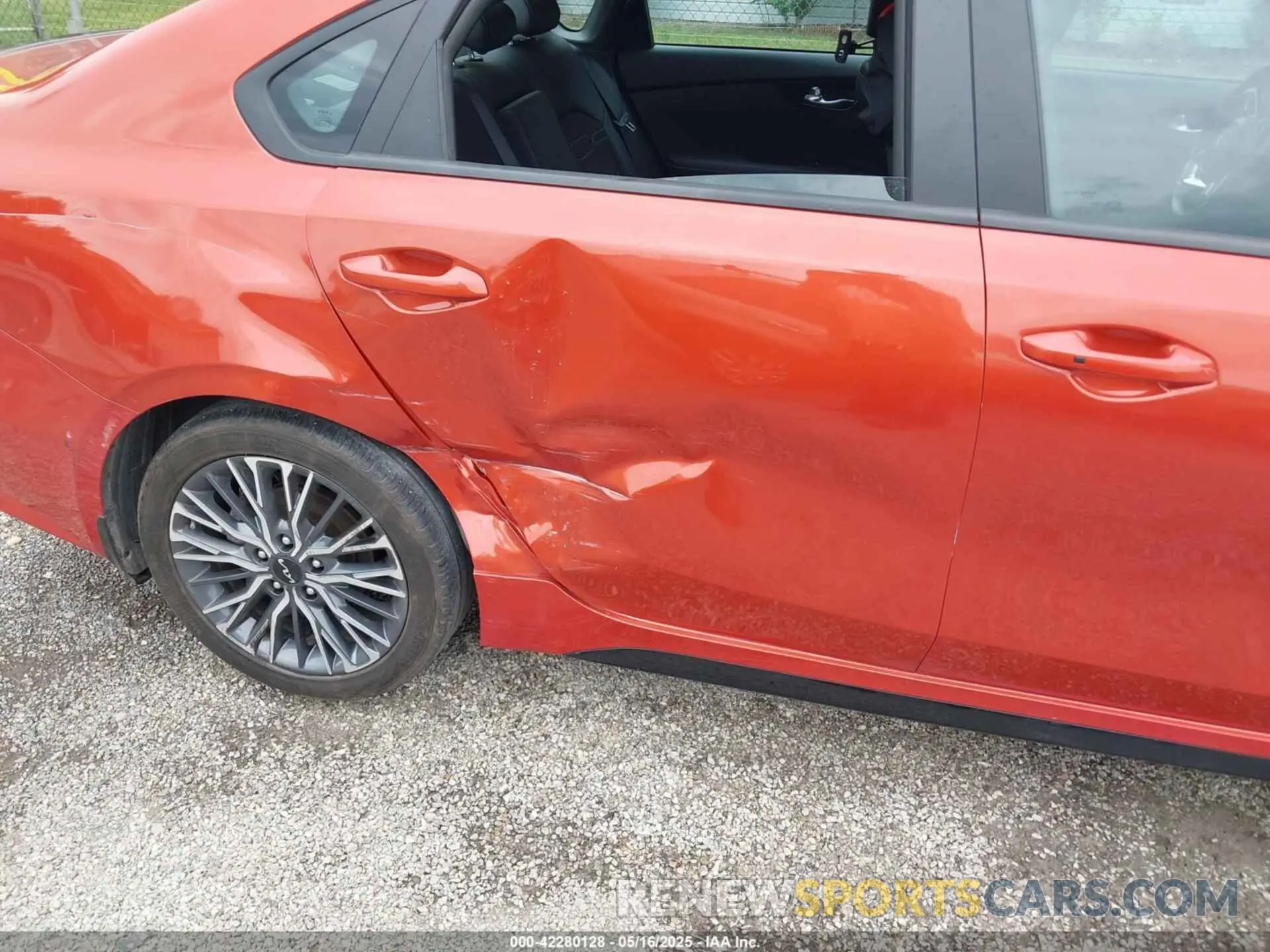 17 fotografías del automóvil dañado 3KPF54AD3PE629435 KIA FORTE 2023