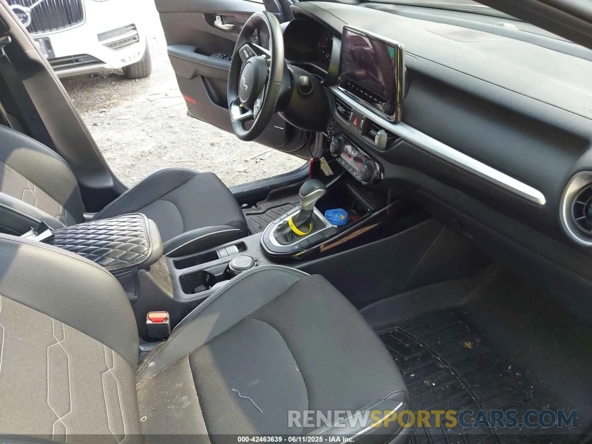 5 fotografías del automóvil dañado 3KPF54AD3PE685519 KIA FORTE 2023