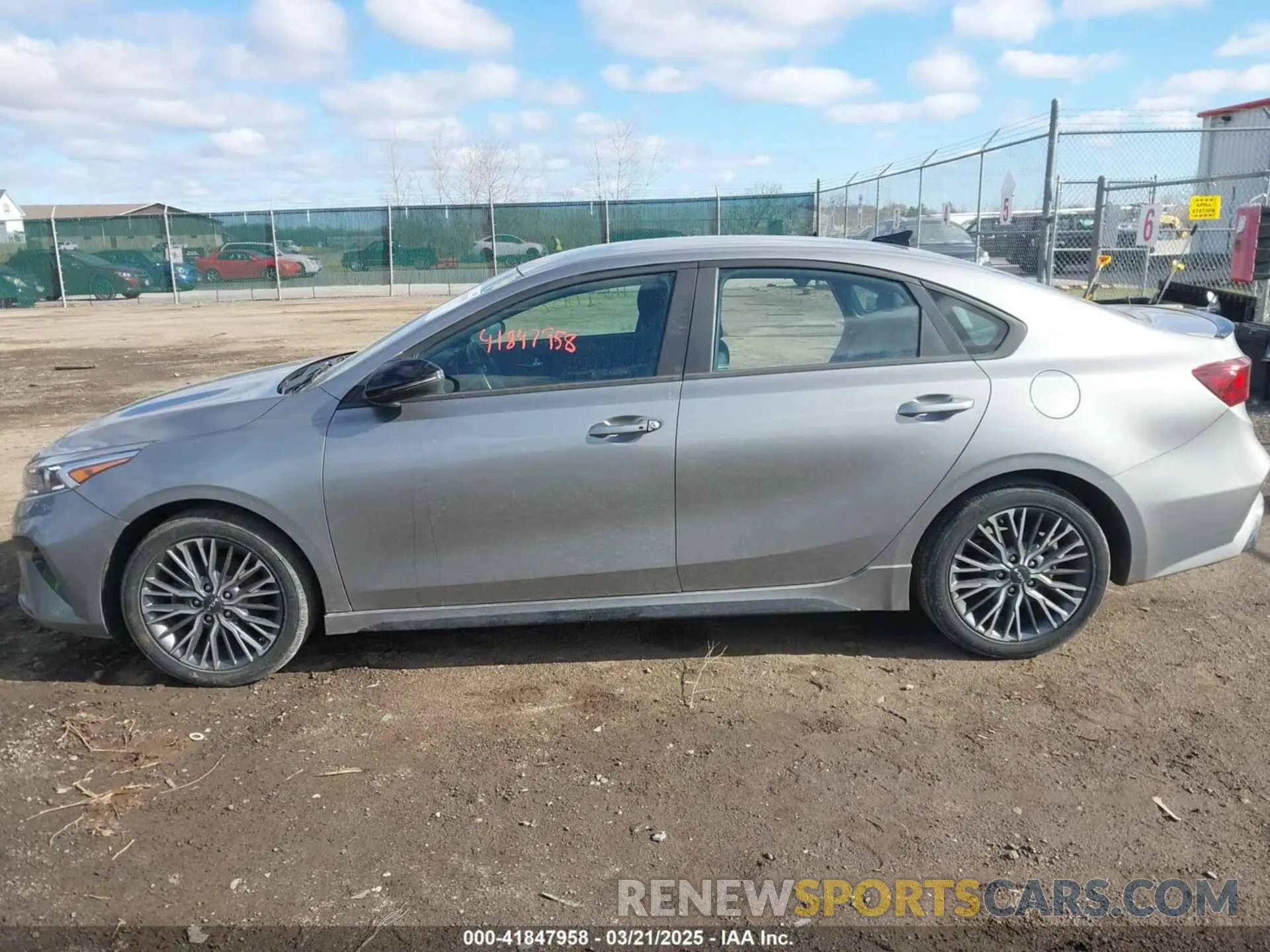 15 fotografías del automóvil dañado 3KPF54AD4PE553188 KIA FORTE 2023