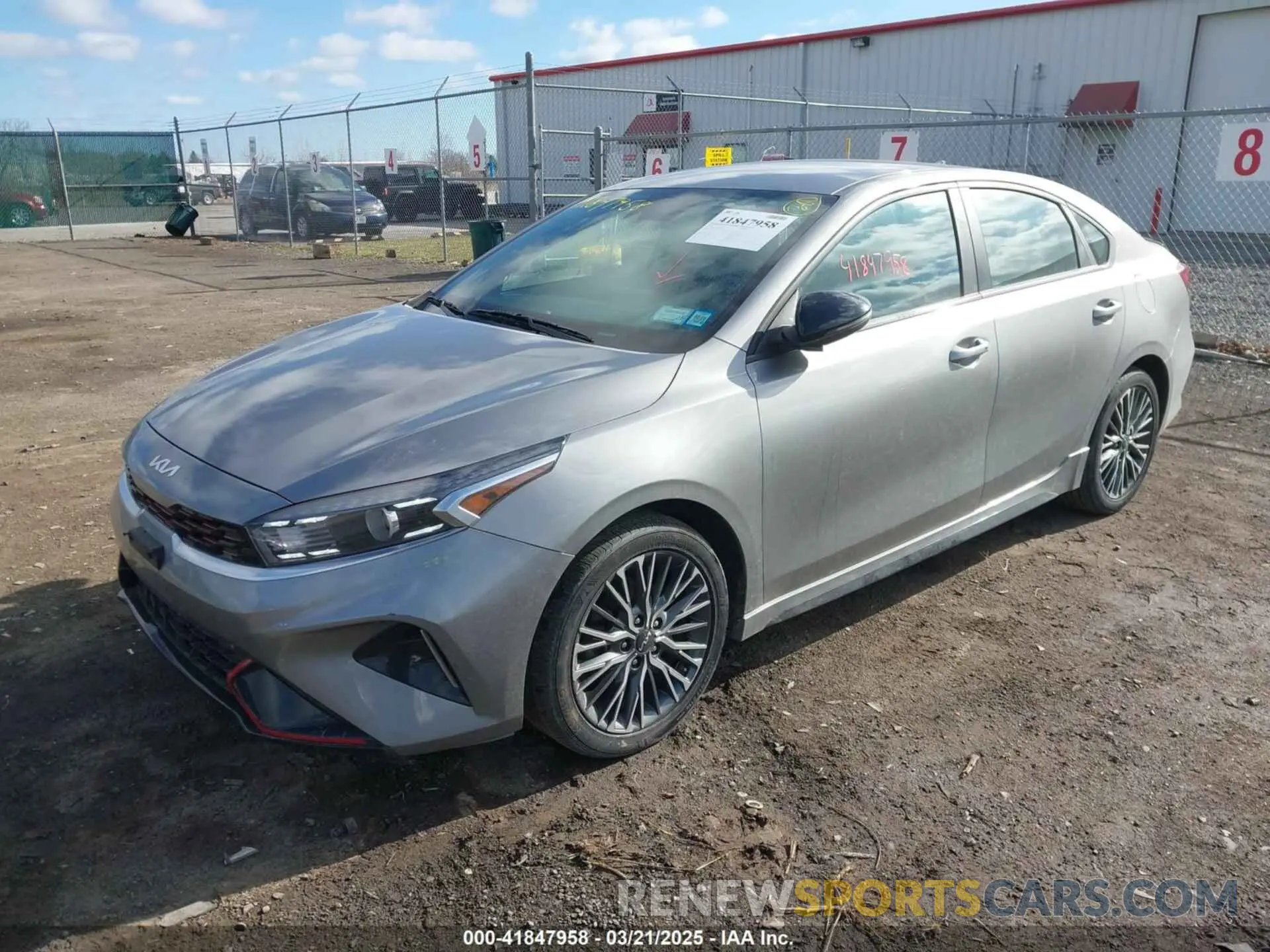 2 fotografías del automóvil dañado 3KPF54AD4PE553188 KIA FORTE 2023
