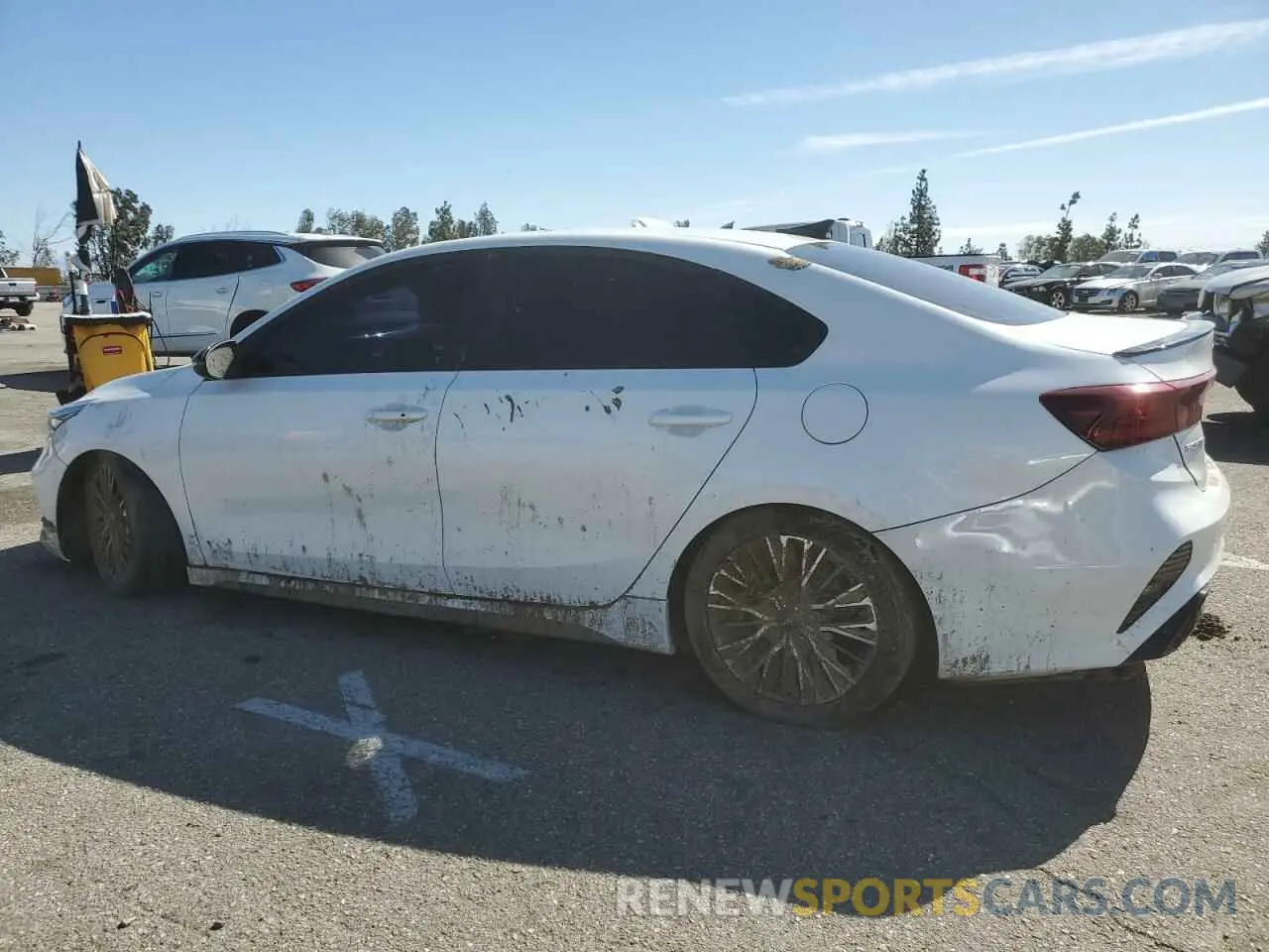 2 fotografías del automóvil dañado 3KPF54AD4PE559234 KIA FORTE 2023