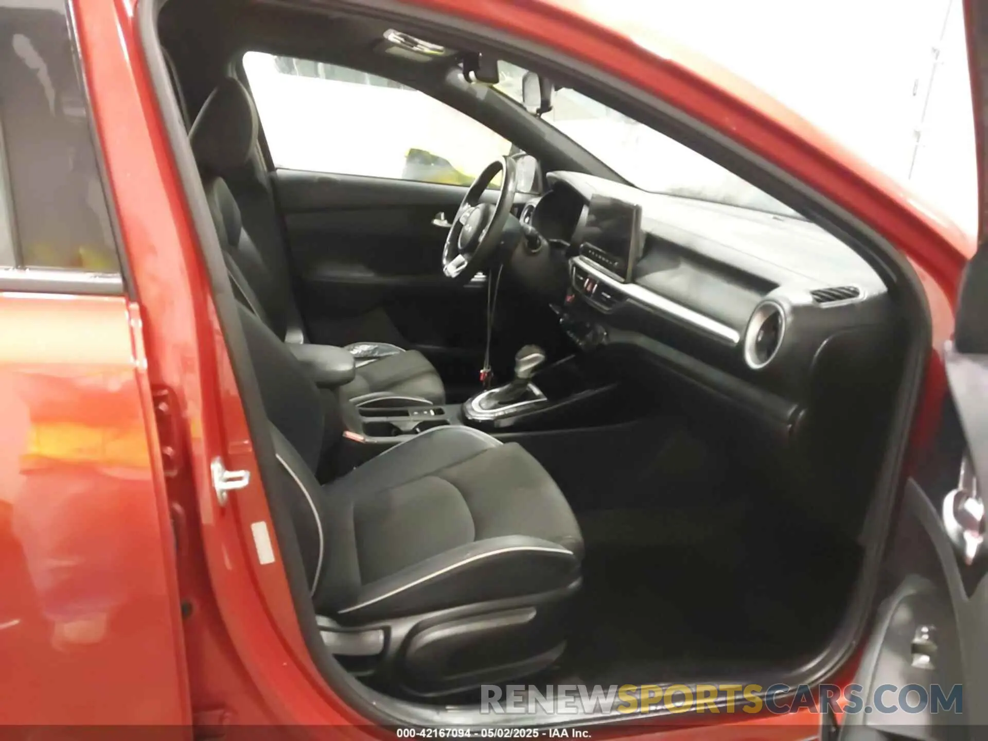 5 fotografías del automóvil dañado 3KPF54AD4PE599104 KIA FORTE 2023
