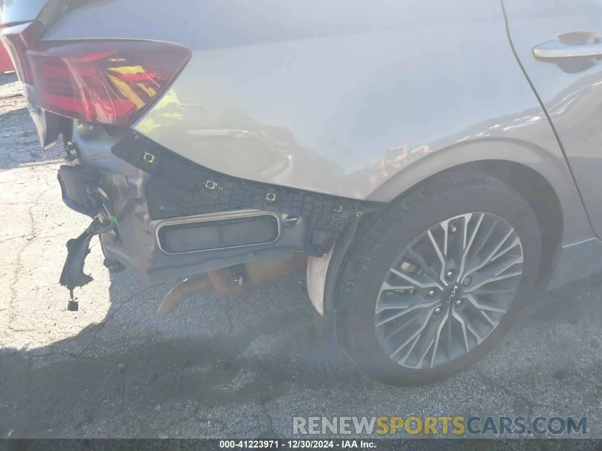 18 fotografías del automóvil dañado 3KPF54AD4PE671239 KIA FORTE 2023