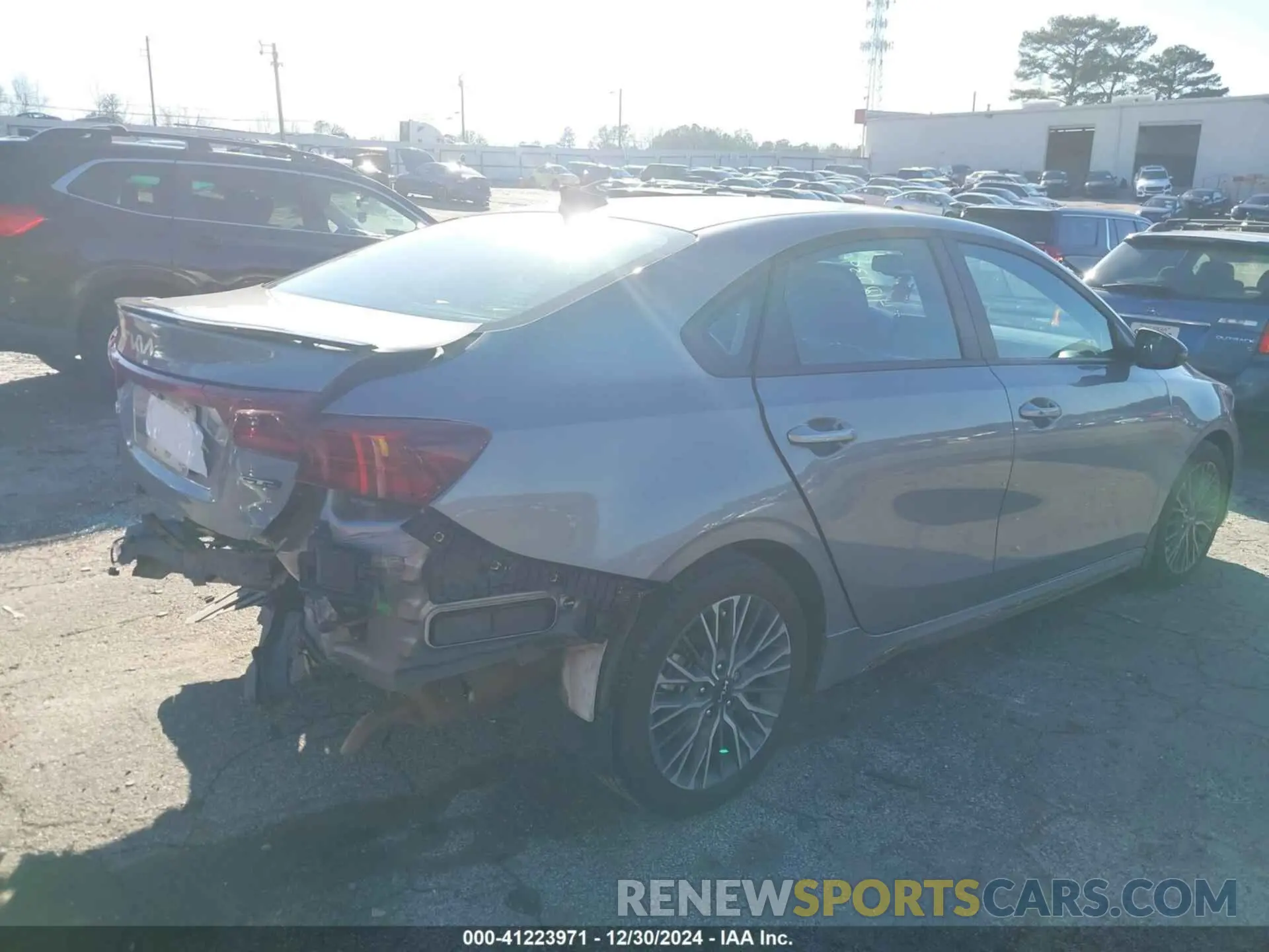 4 fotografías del automóvil dañado 3KPF54AD4PE671239 KIA FORTE 2023