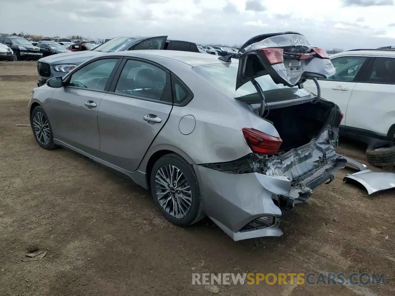 2 fotografías del automóvil dañado 3KPF54AD5PE576138 KIA FORTE 2023