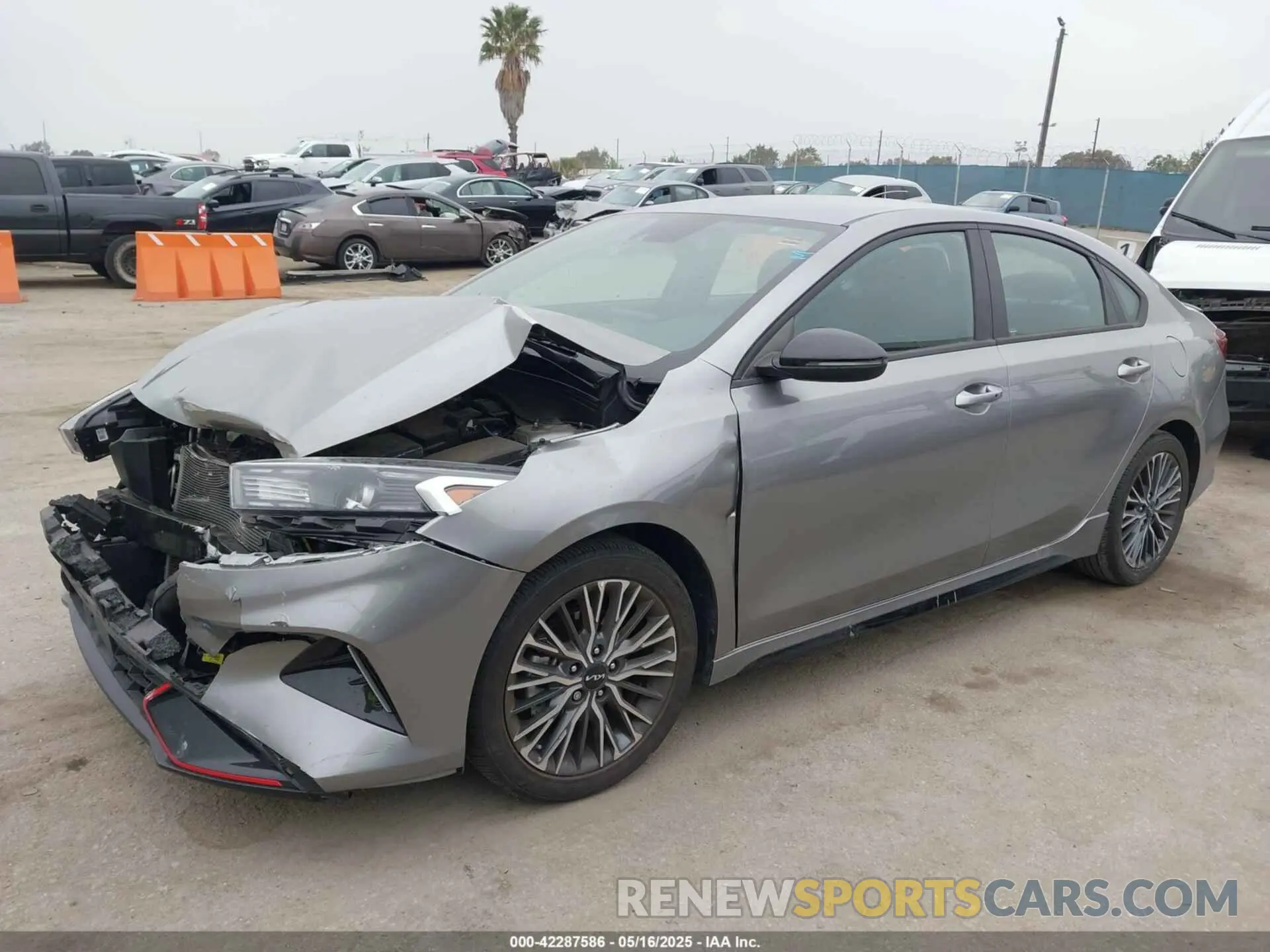 2 fotografías del automóvil dañado 3KPF54AD5PE577659 KIA FORTE 2023