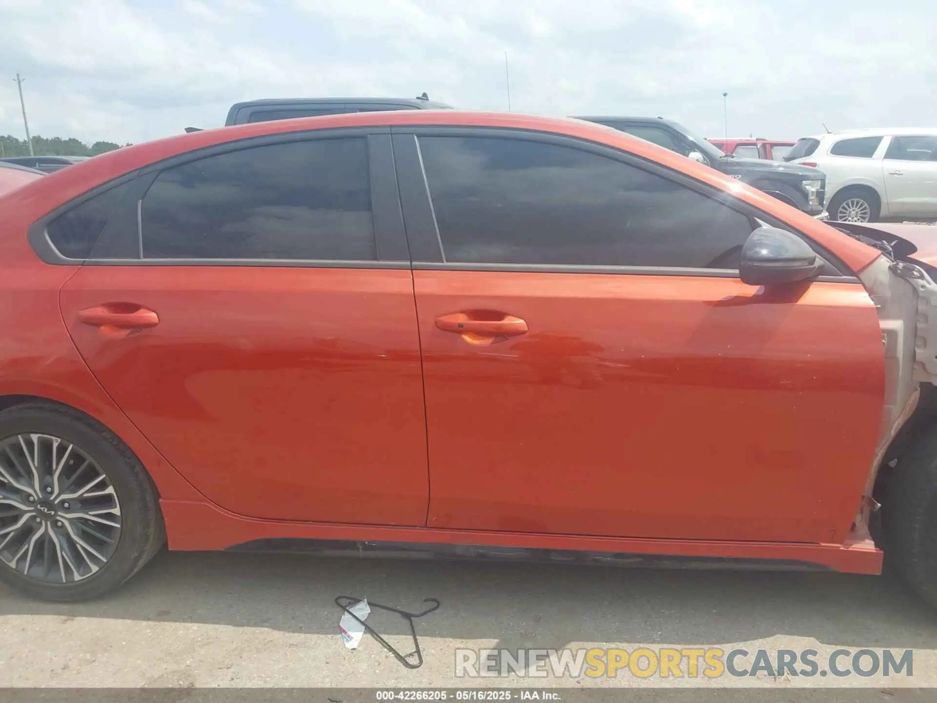 14 fotografías del automóvil dañado 3KPF54AD5PE612068 KIA FORTE 2023