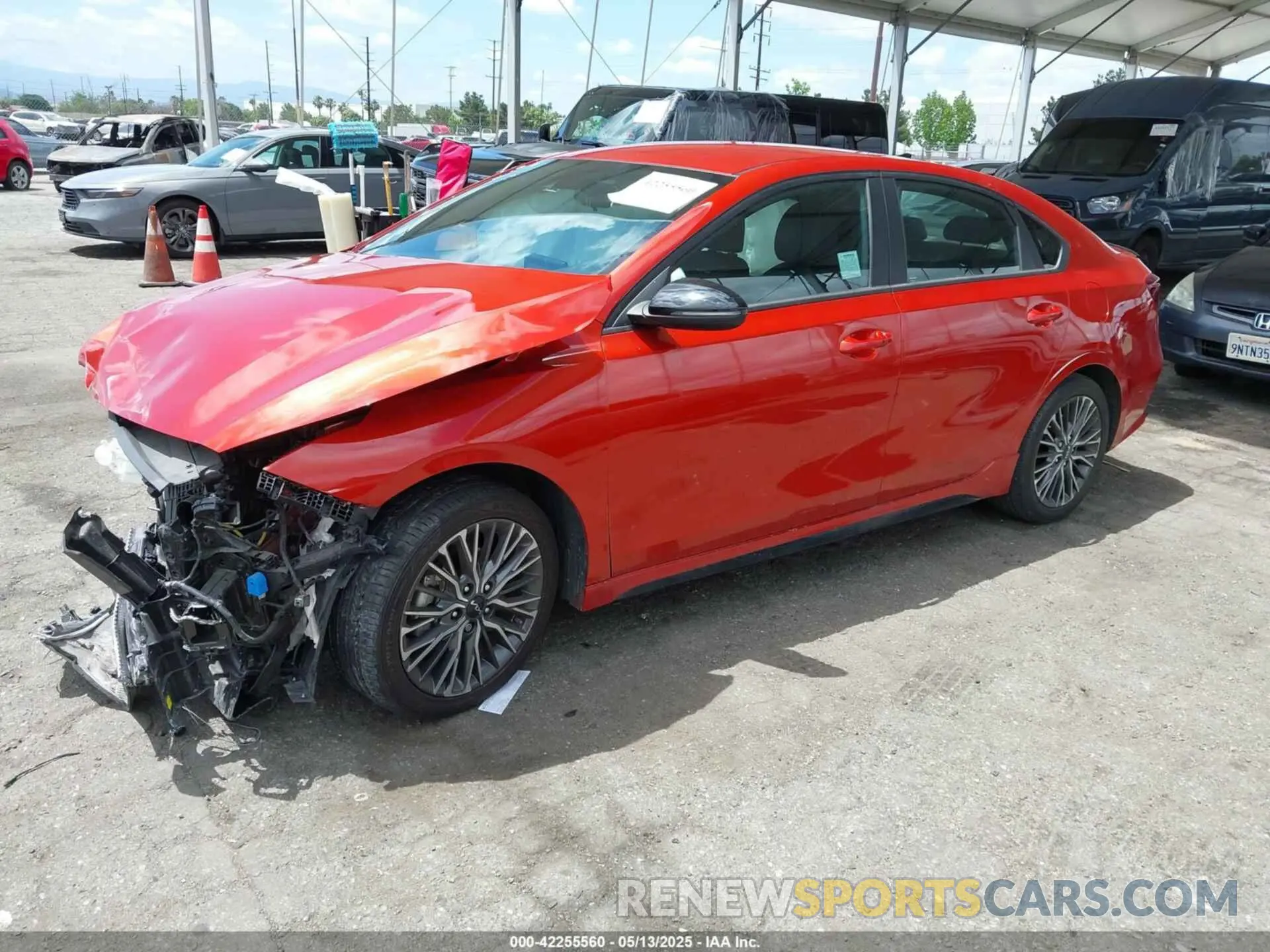 2 fotografías del automóvil dañado 3KPF54AD5PE622308 KIA FORTE 2023