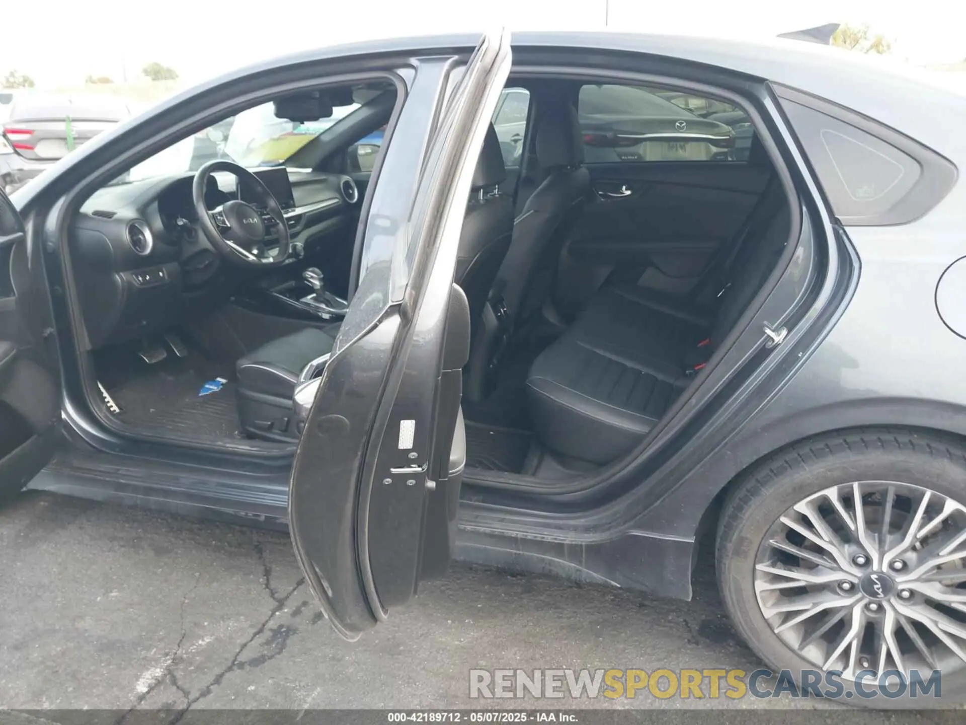 8 fotografías del automóvil dañado 3KPF54AD6PE560532 KIA FORTE 2023