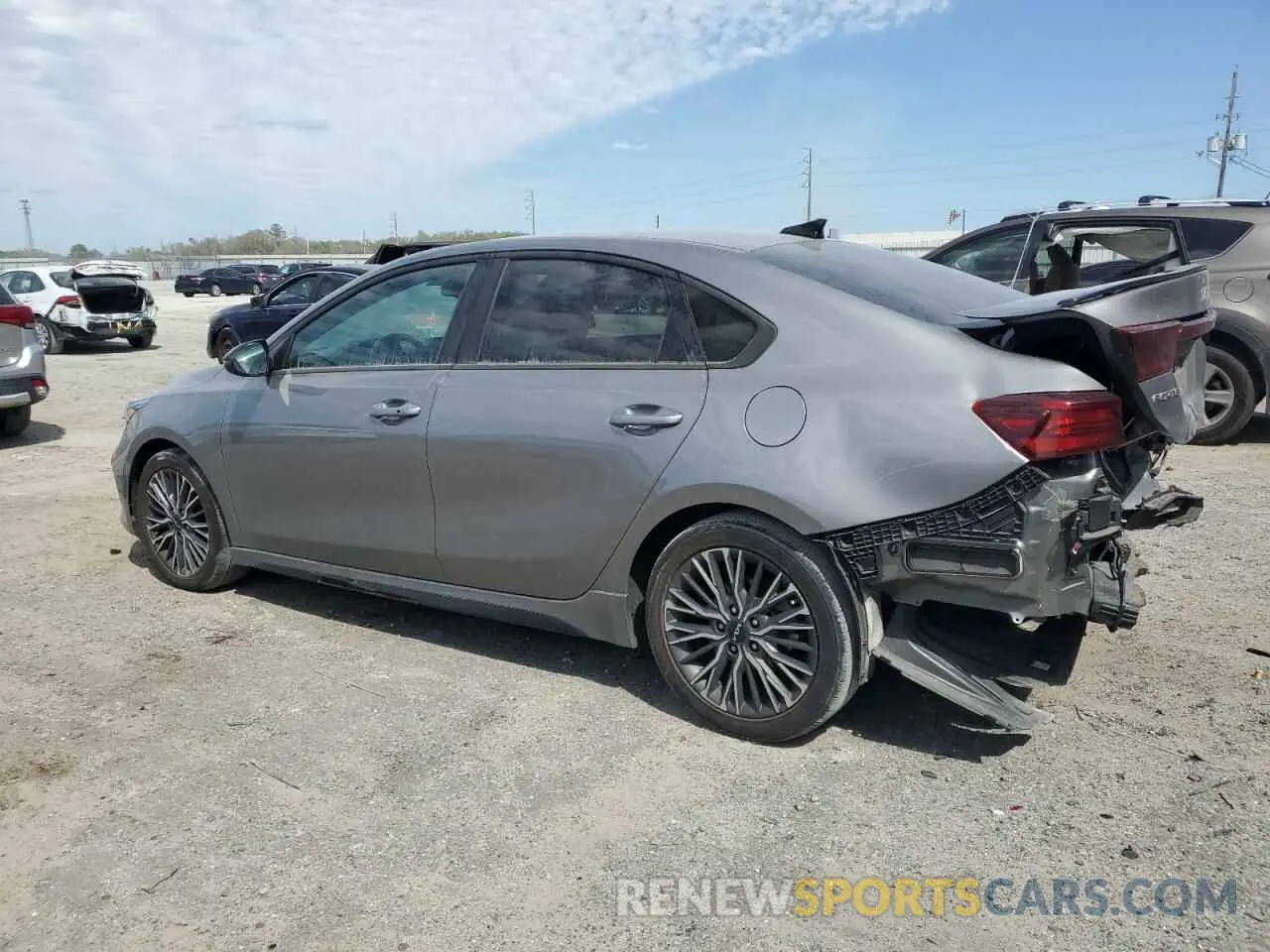 2 fotografías del automóvil dañado 3KPF54AD6PE572714 KIA FORTE 2023