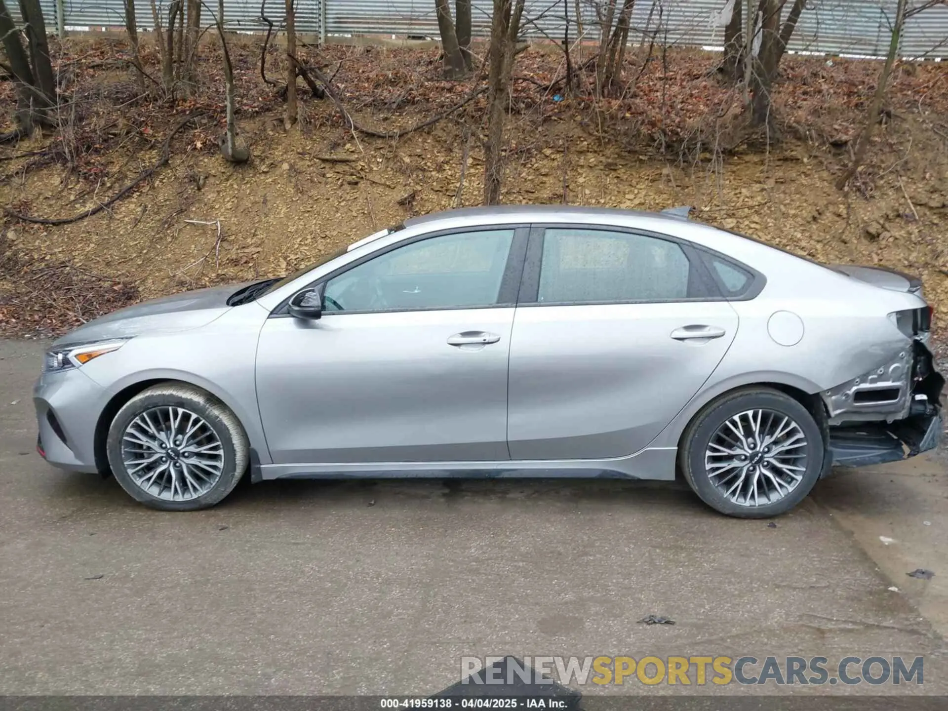 15 fotografías del automóvil dañado 3KPF54AD6PE581350 KIA FORTE 2023