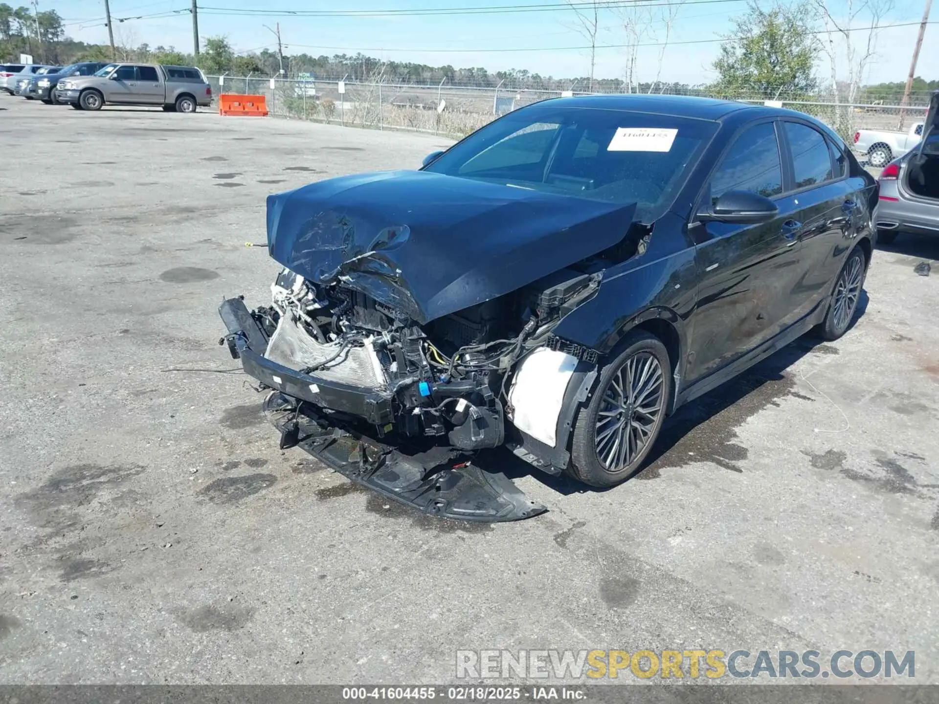 2 fotografías del automóvil dañado 3KPF54AD6PE589500 KIA FORTE 2023