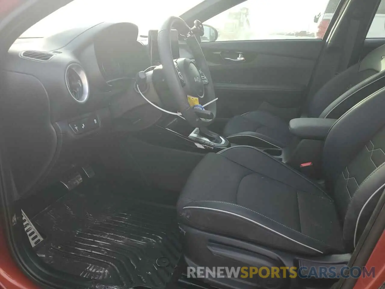 7 fotografías del automóvil dañado 3KPF54AD6PE623080 KIA FORTE 2023