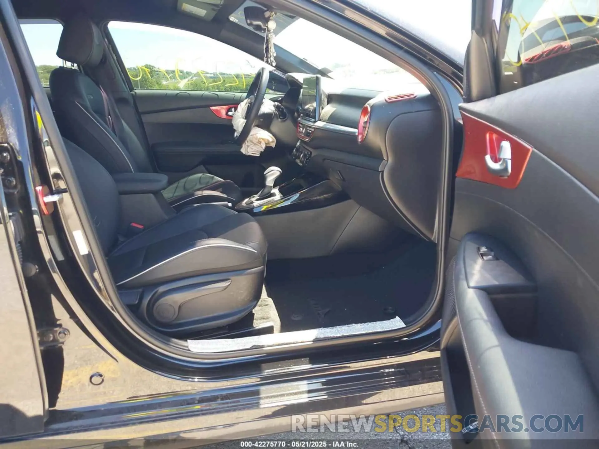5 fotografías del automóvil dañado 3KPF54AD7PE527698 KIA FORTE 2023
