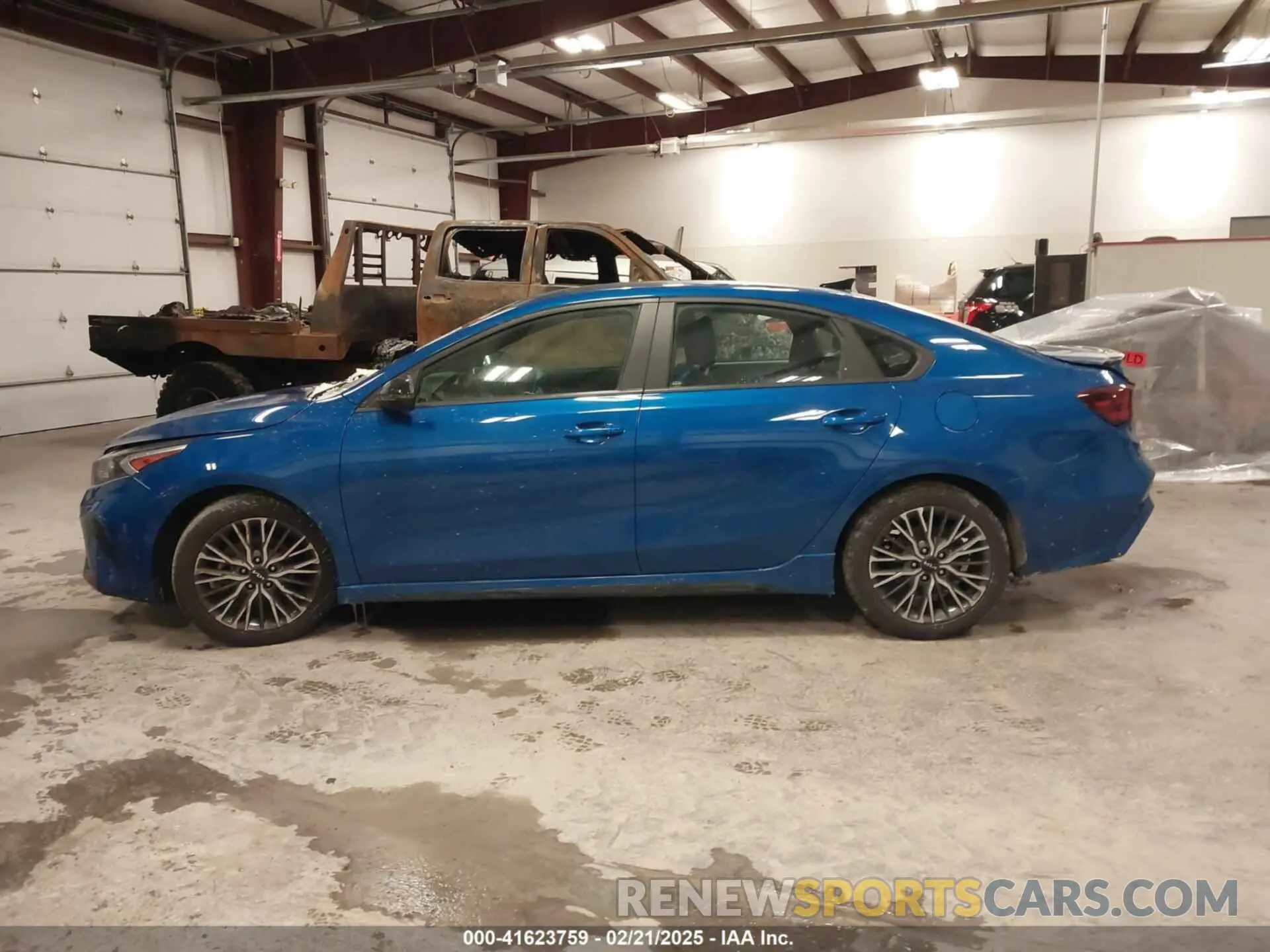 14 fotografías del automóvil dañado 3KPF54AD7PE538250 KIA FORTE 2023