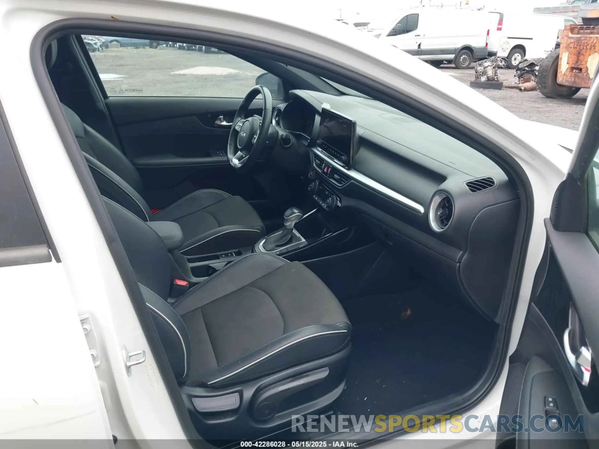 5 fotografías del automóvil dañado 3KPF54AD7PE642768 KIA FORTE 2023