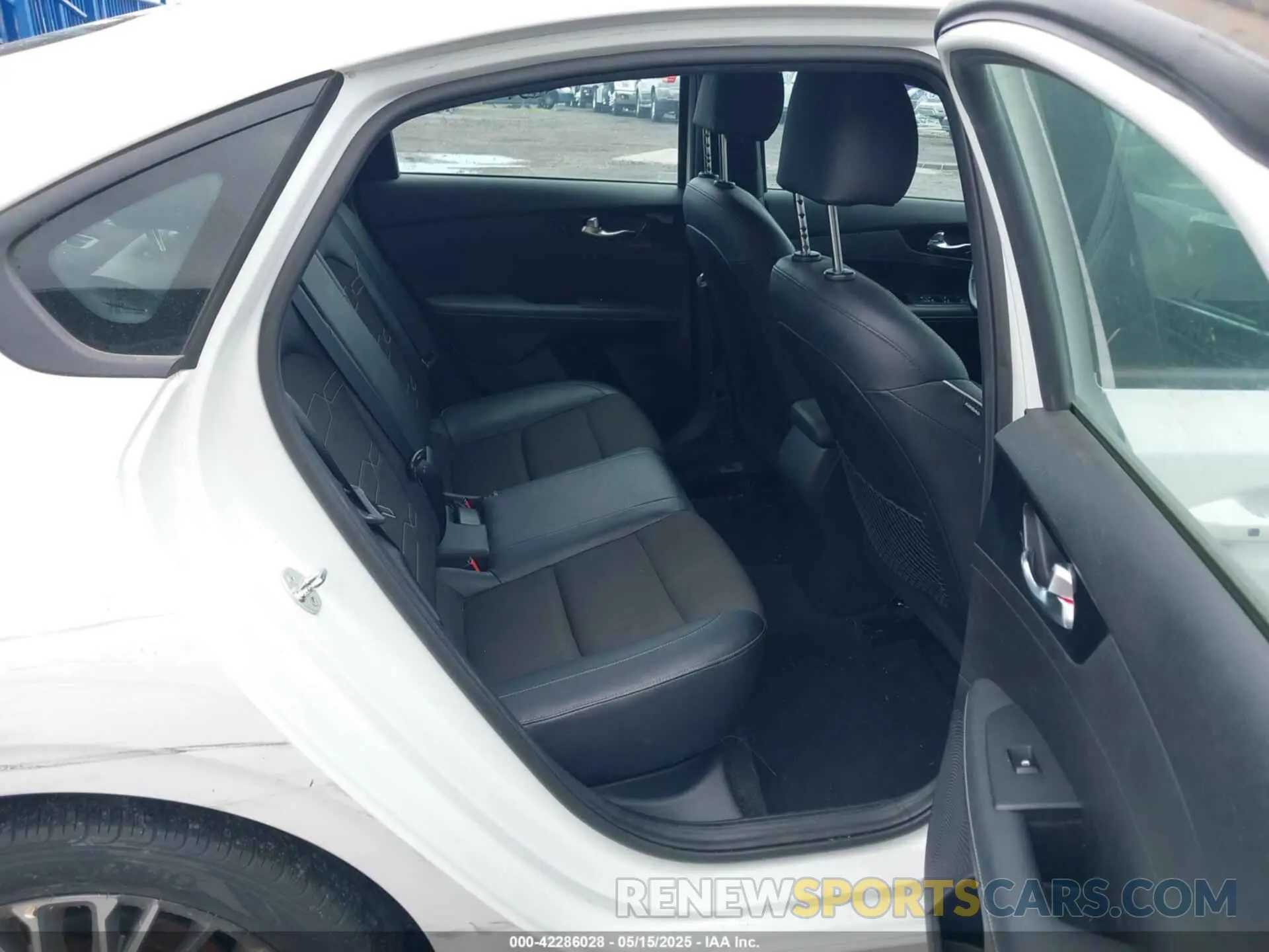 8 fotografías del automóvil dañado 3KPF54AD7PE642768 KIA FORTE 2023