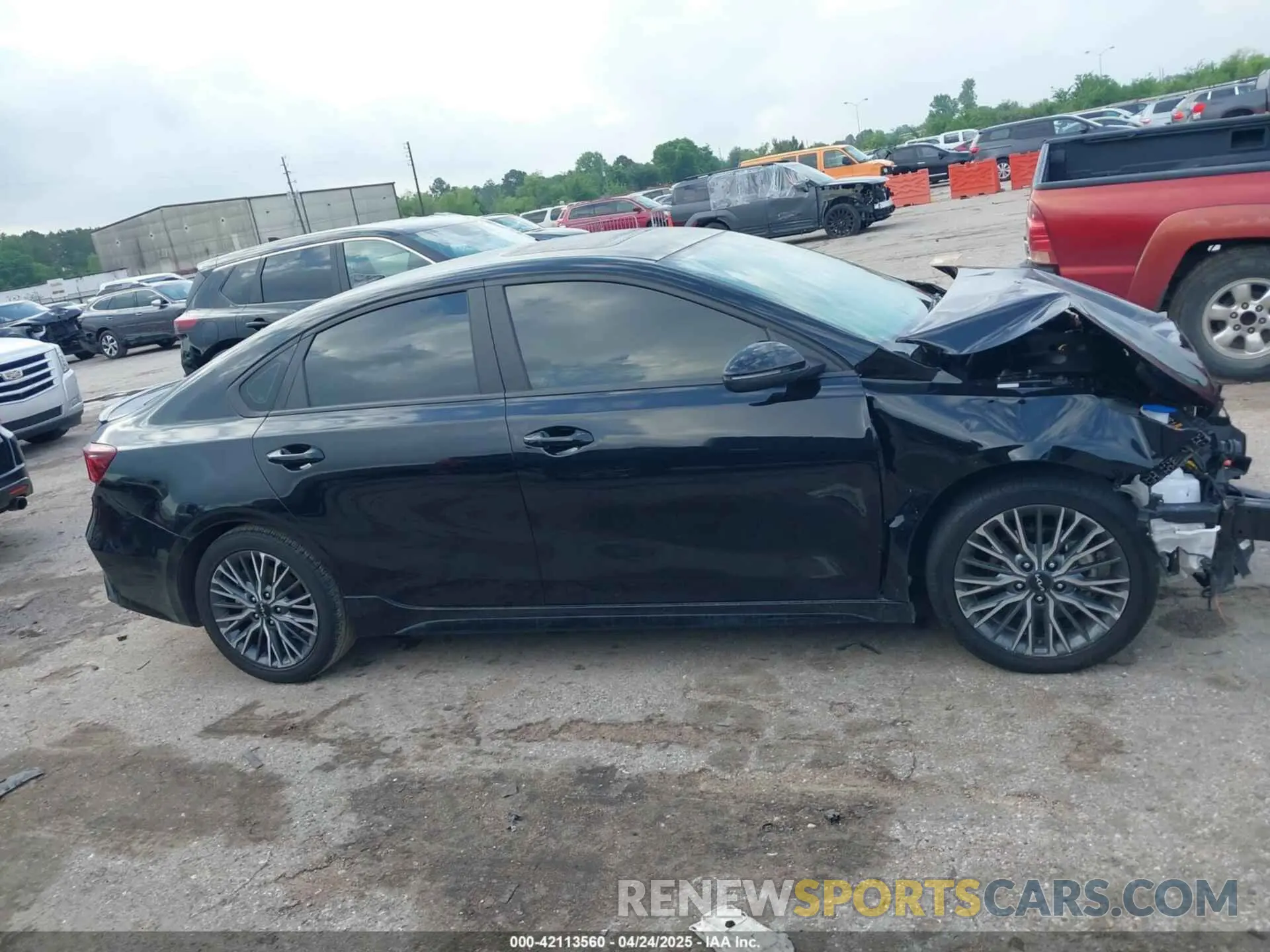 13 fotografías del automóvil dañado 3KPF54AD8PE542078 KIA FORTE 2023