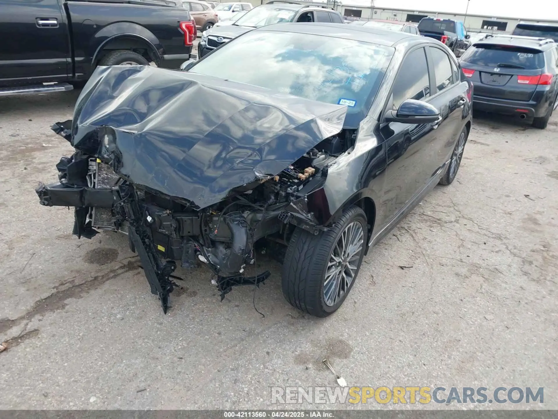 2 fotografías del automóvil dañado 3KPF54AD8PE542078 KIA FORTE 2023