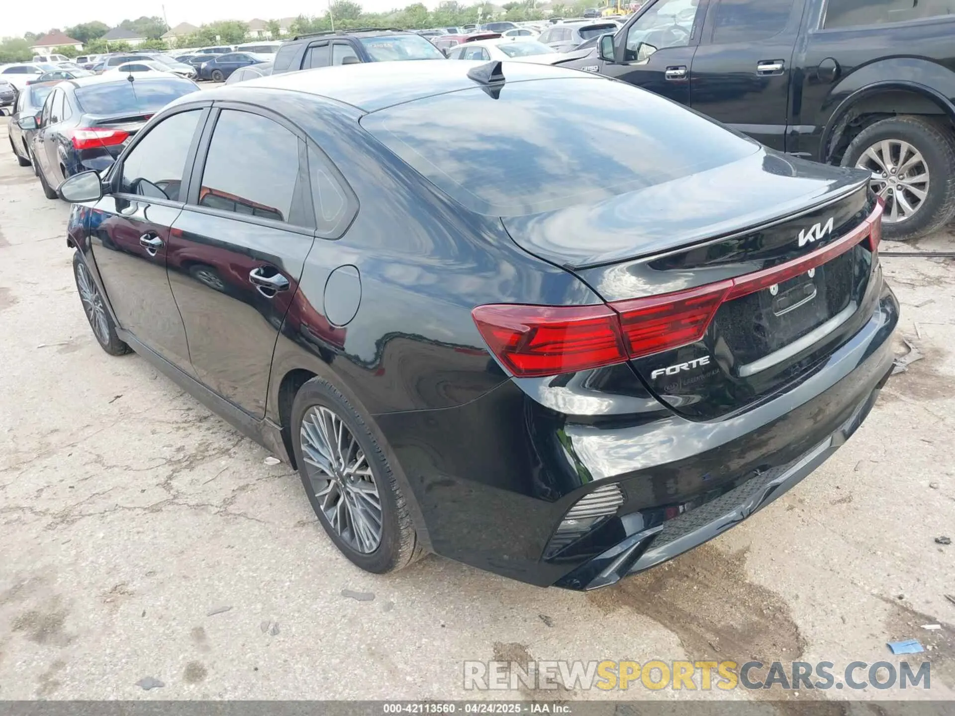 3 fotografías del automóvil dañado 3KPF54AD8PE542078 KIA FORTE 2023