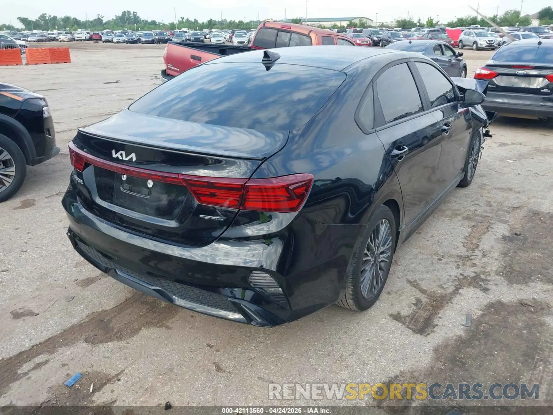 4 fotografías del automóvil dañado 3KPF54AD8PE542078 KIA FORTE 2023
