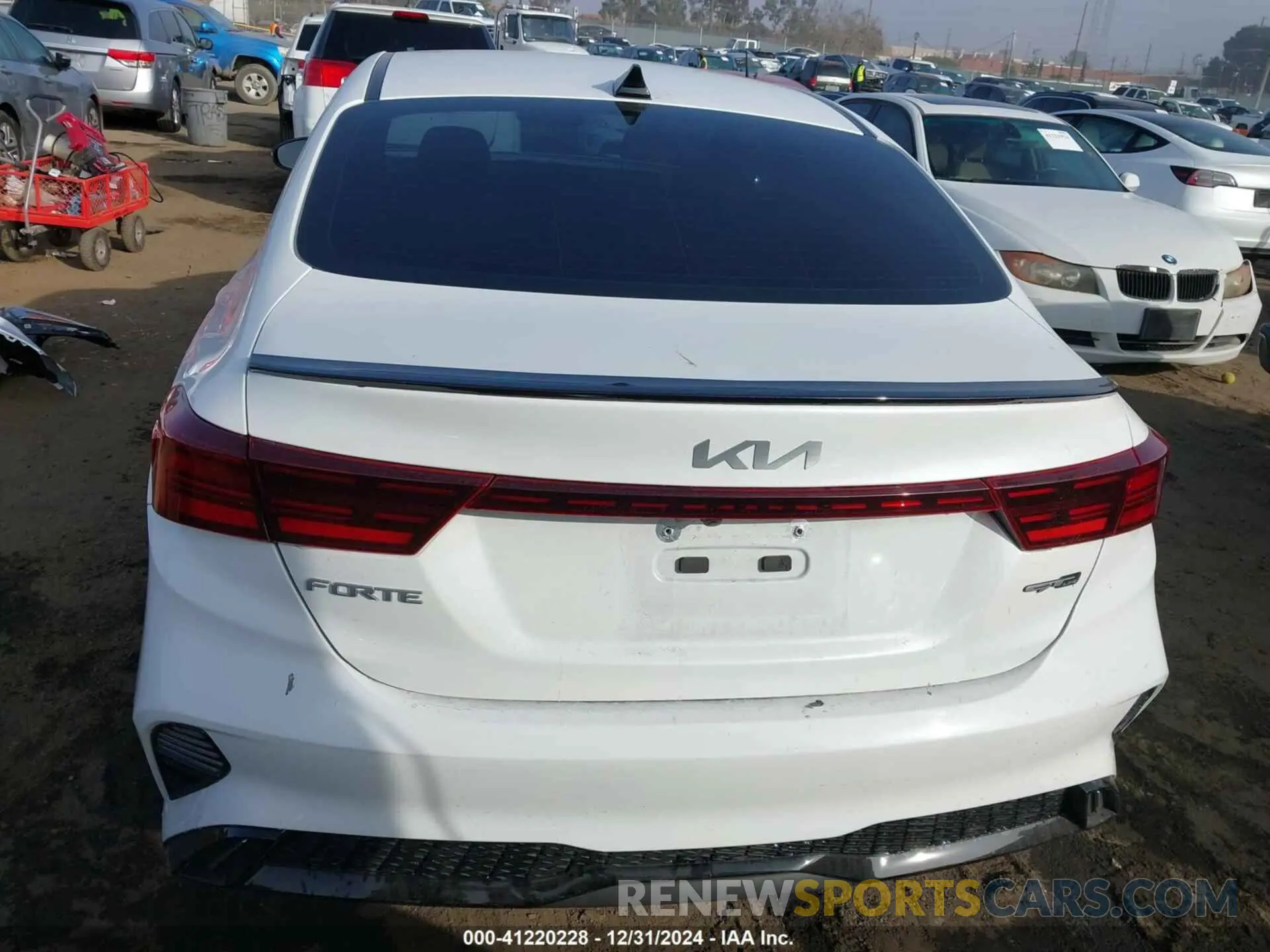 17 fotografías del automóvil dañado 3KPF54AD8PE556241 KIA FORTE 2023