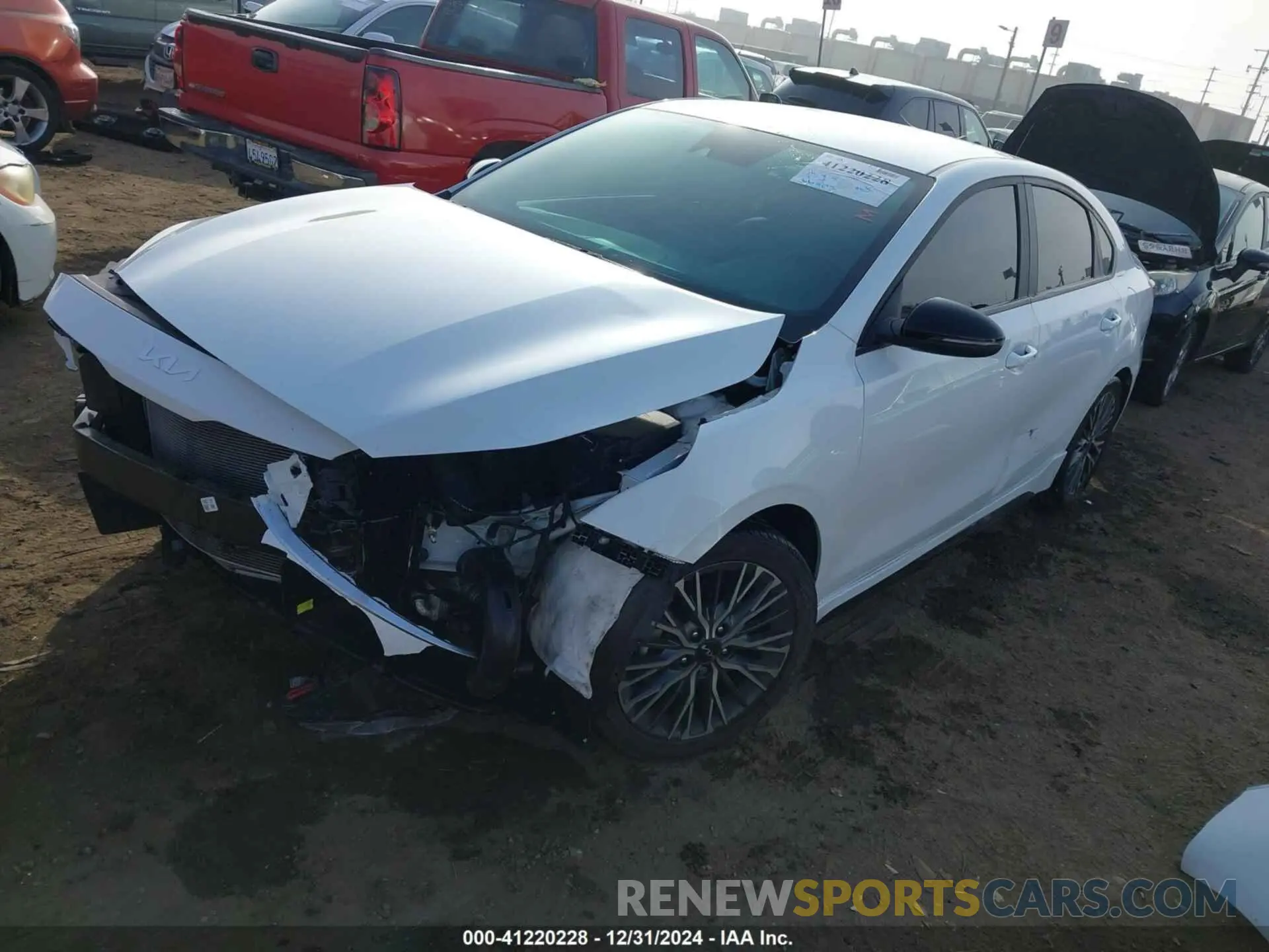 2 fotografías del automóvil dañado 3KPF54AD8PE556241 KIA FORTE 2023